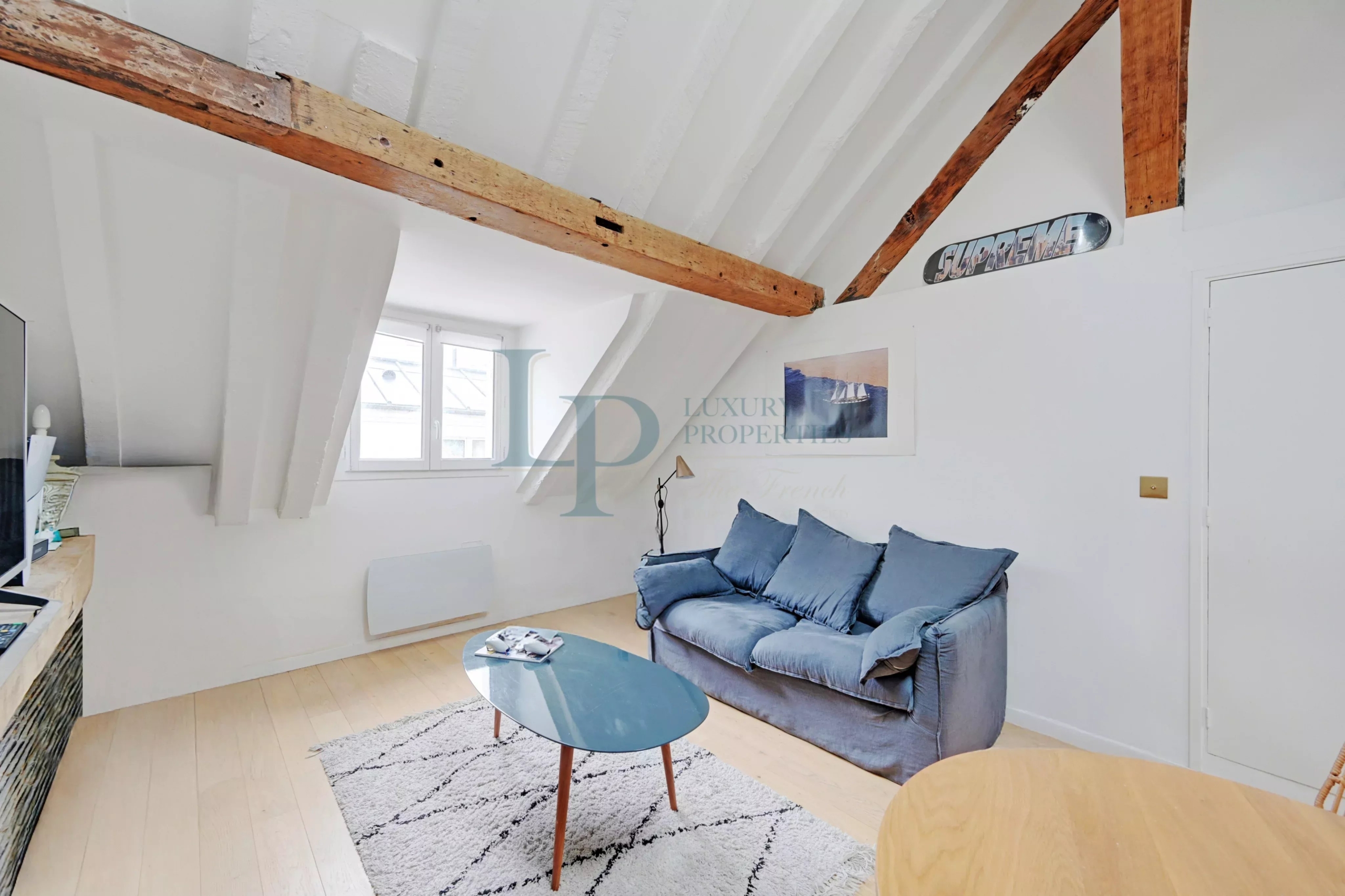 5054955036697eefb10470a2a21201a4_52875bd05d_4096-original-22995-0.jpg SAINT-GERMAIN-DES-PRÉS – L’EXCEPTIONNEL ! Splendide 2 Pièces Dernier Étage – Séjour Cathédrale, Poutres & Cheminée