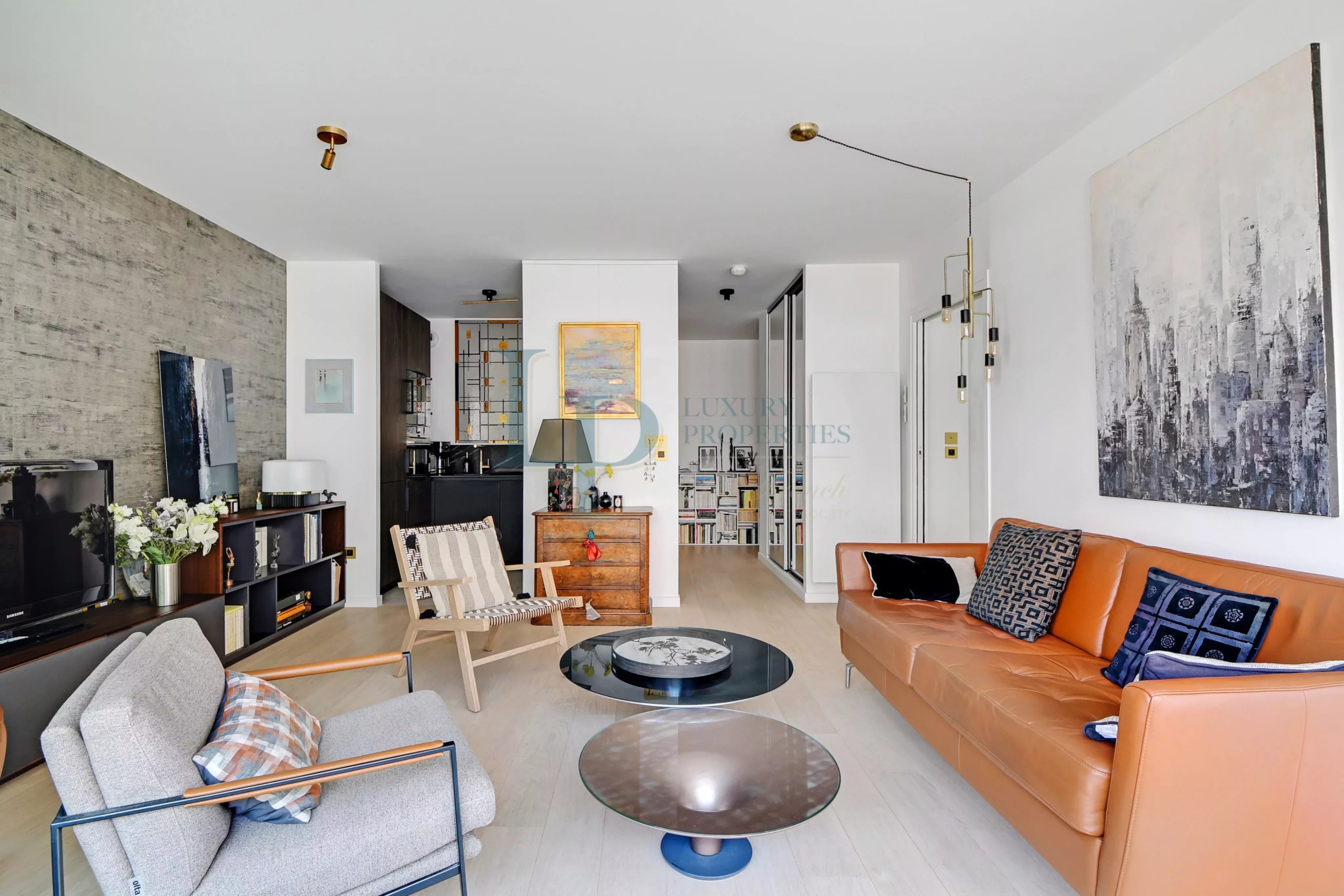 536fc6b9637bce88c7716f1827329c5a_a52d064643_4096-original-23029-0.jpg Exclusivité – Paris XVIII – Appartement deux pièces en parfait état – Terrasse – Parking