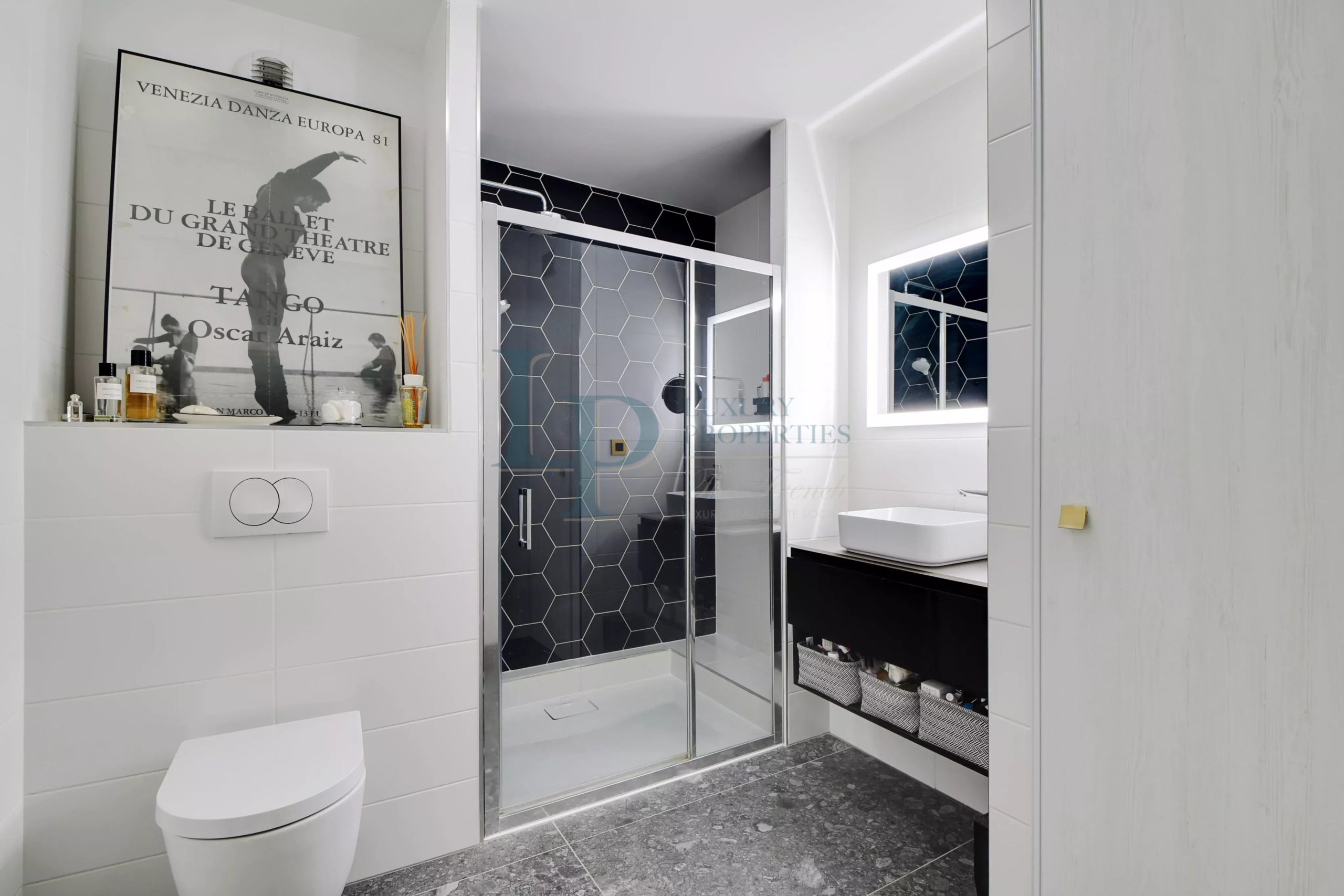 5a3ea2d2f50b979672c1155fa4851db6_363fae3452_4096-original-23029-0.jpg Exclusivité – Paris XVIII – Appartement deux pièces en parfait état – Terrasse – Parking