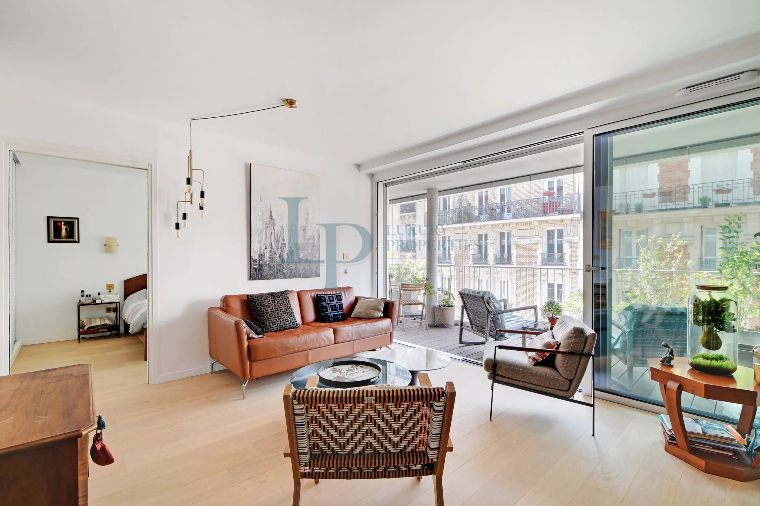 7fb62487f7eb0e607236bfcd5eb34f8f_5792e77505_4096-original-23029-0.jpg Exclusivité – Paris XVIII – Appartement deux pièces en parfait état – Terrasse – Parking