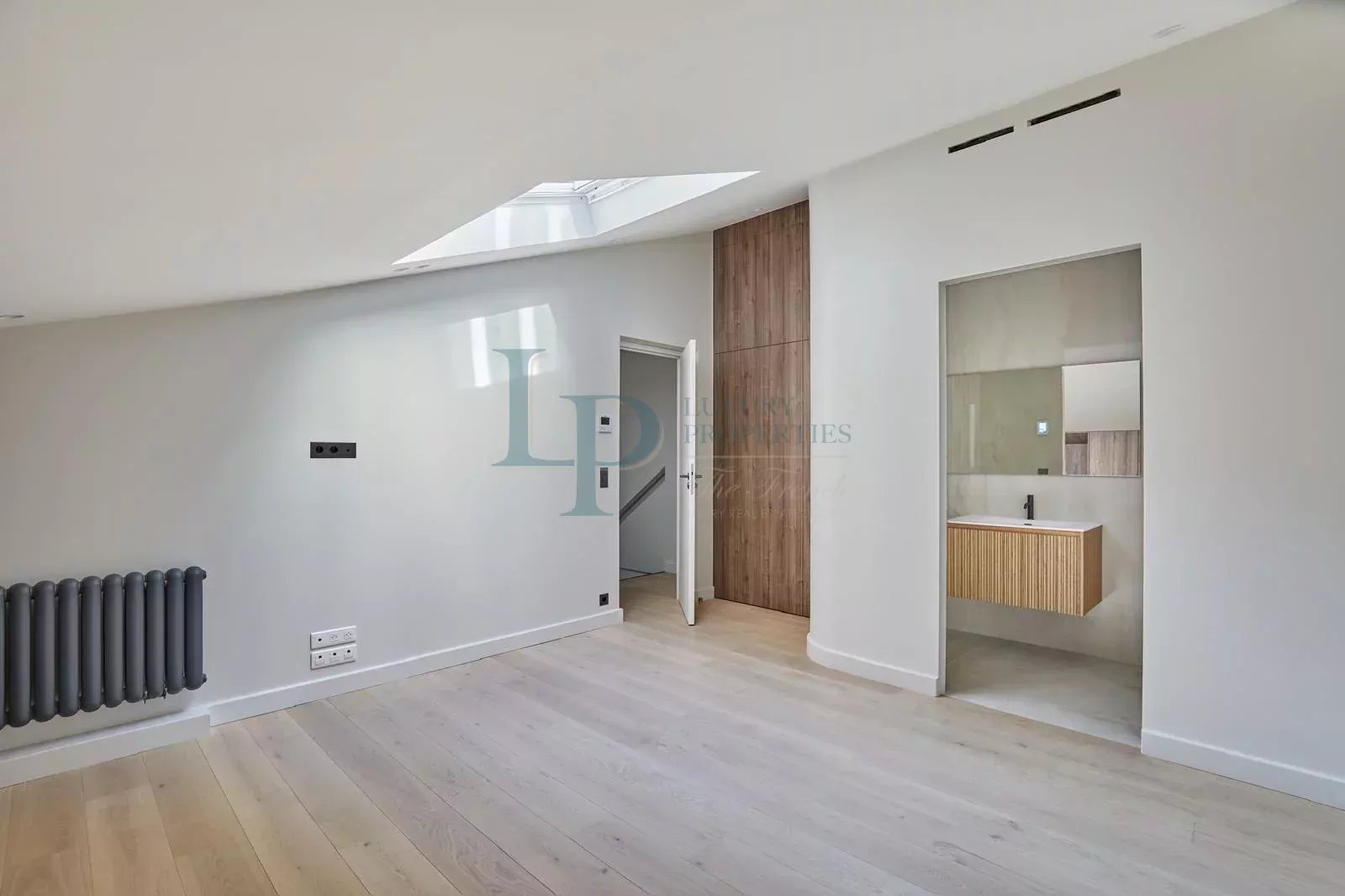 5f590a0058b0d5de8337525a2fcd5c46_00bdfb296e_1600-original-23295-0.jpg MAISON DE VILLE AVEC COMMERCIALITÉ – MONTMARTRE