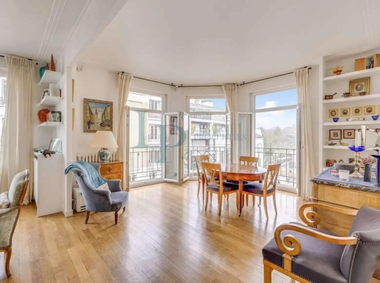 Boulogne-Billancourt – Magnífico salón con vistas ininterrumpidas al bosque