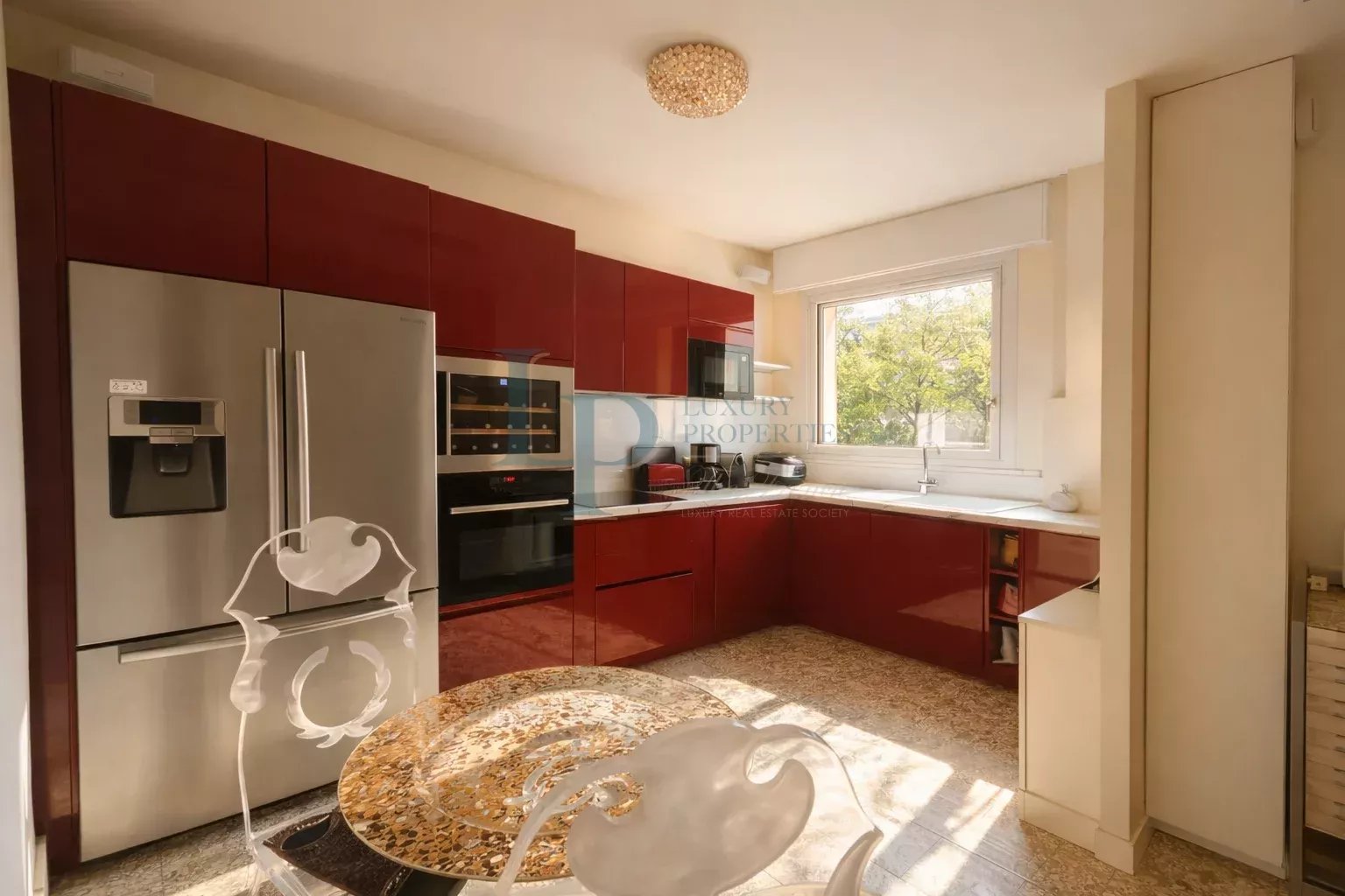 afea7bb4d9be60120a2072bd70d73bad_0731d1966f_1536-original-23324-0.jpg Paris VIII – Avenue Montaigne – Triangle d´Or – Appartement 3 pièces – Prestige