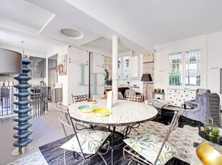 PARIS III – EXCLUSIVITÉ – PLACE DES VOSGES – APPARTEMENT 3 PIÈCES – COMME UNE MAISON – RÉNOVÉ – CALME