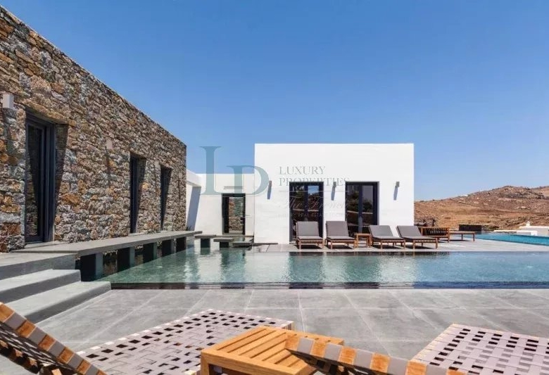 Mykonos: Stunning Villa, 6 bedrooms and sea views