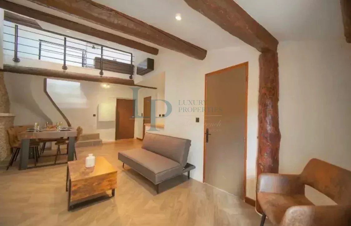 2eb0aec37b5ce317bbdf01ae39877296_329760dc9c_1125-original-23659-0.jpg Appartement 3 pièces rénové au cœur du Suquet