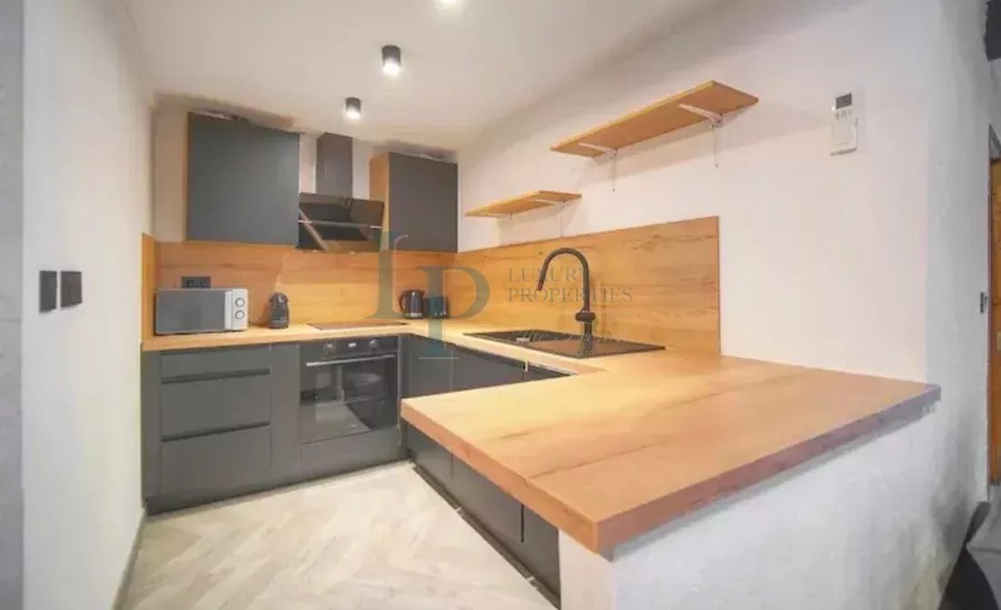 32fff7b4ab9154cf5e65c498c8bfed18_d986272503_1102-original-23659-0.jpg Appartement 3 pièces rénové au cœur du Suquet