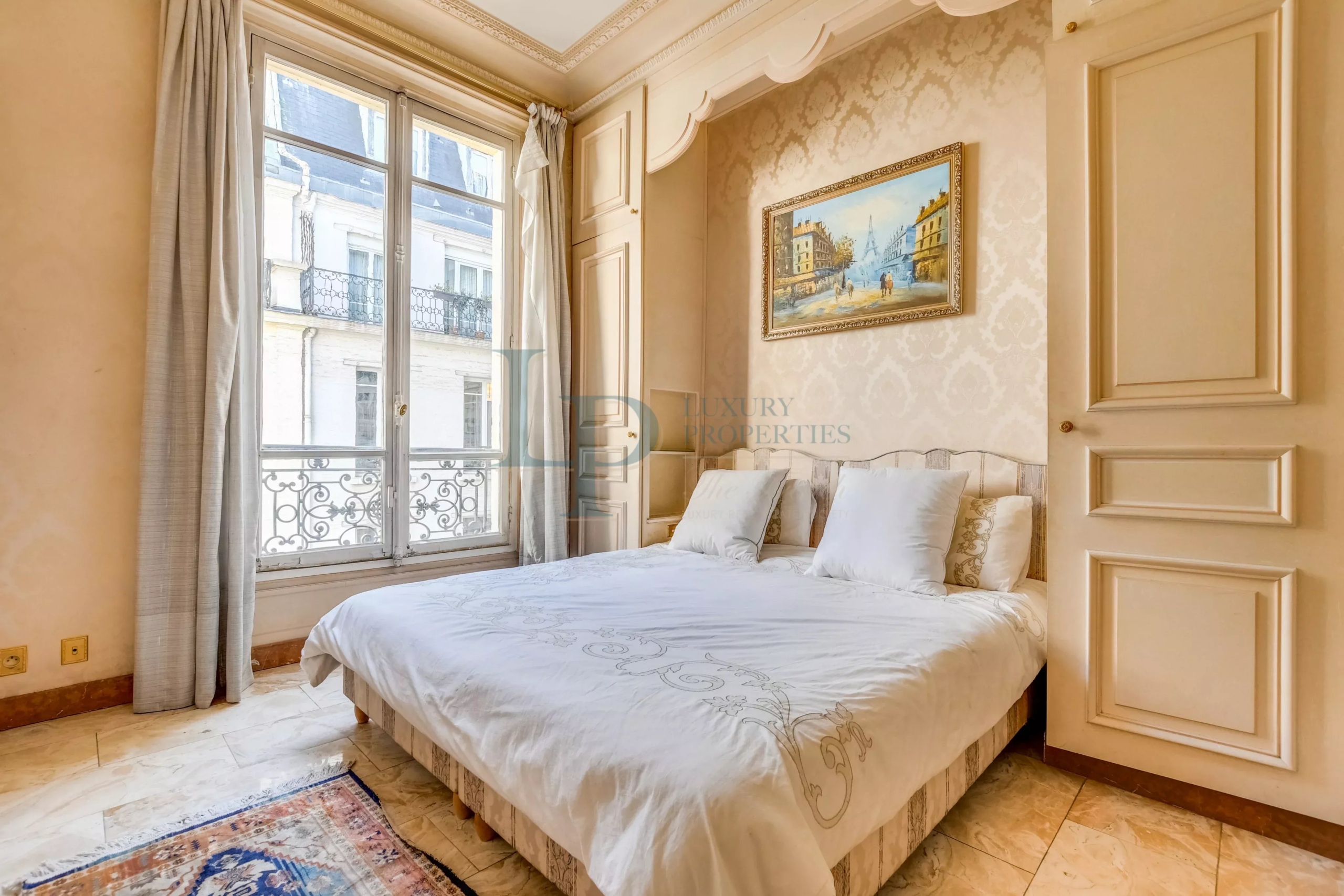 PARIS VIII – GOLDEN TRIANGLE | RECEPTION APARTMENT – 184 M²