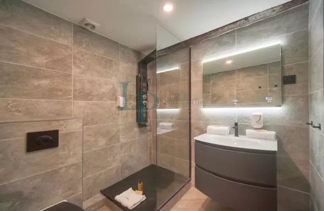 4788f0c33bc46e8e67bf9016034450eb_fcd2925637_1125-original-23659-0.jpg Appartement 3 pièces rénové au cœur du Suquet