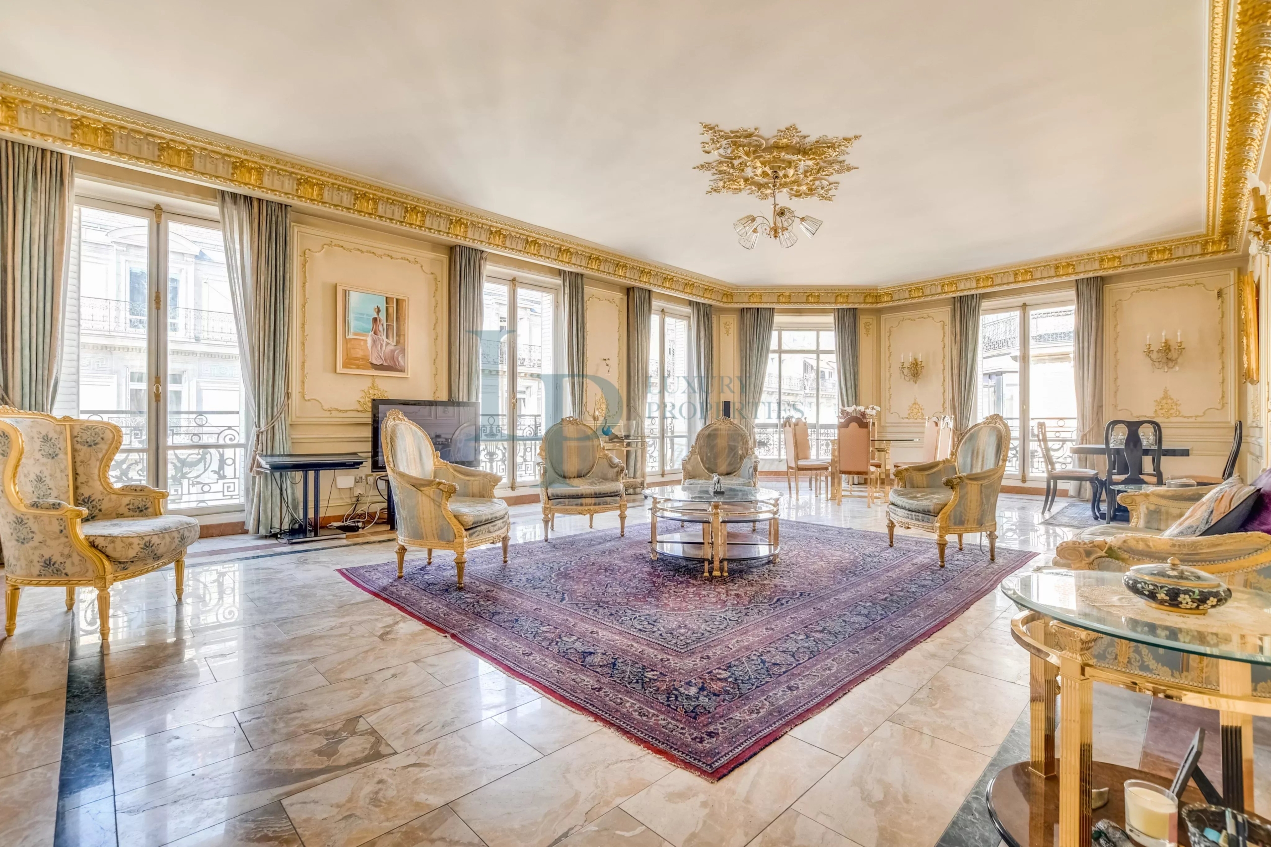 PARIS VIII – GOLDEN TRIANGLE | RECEPTION APARTMENT – 184 M²