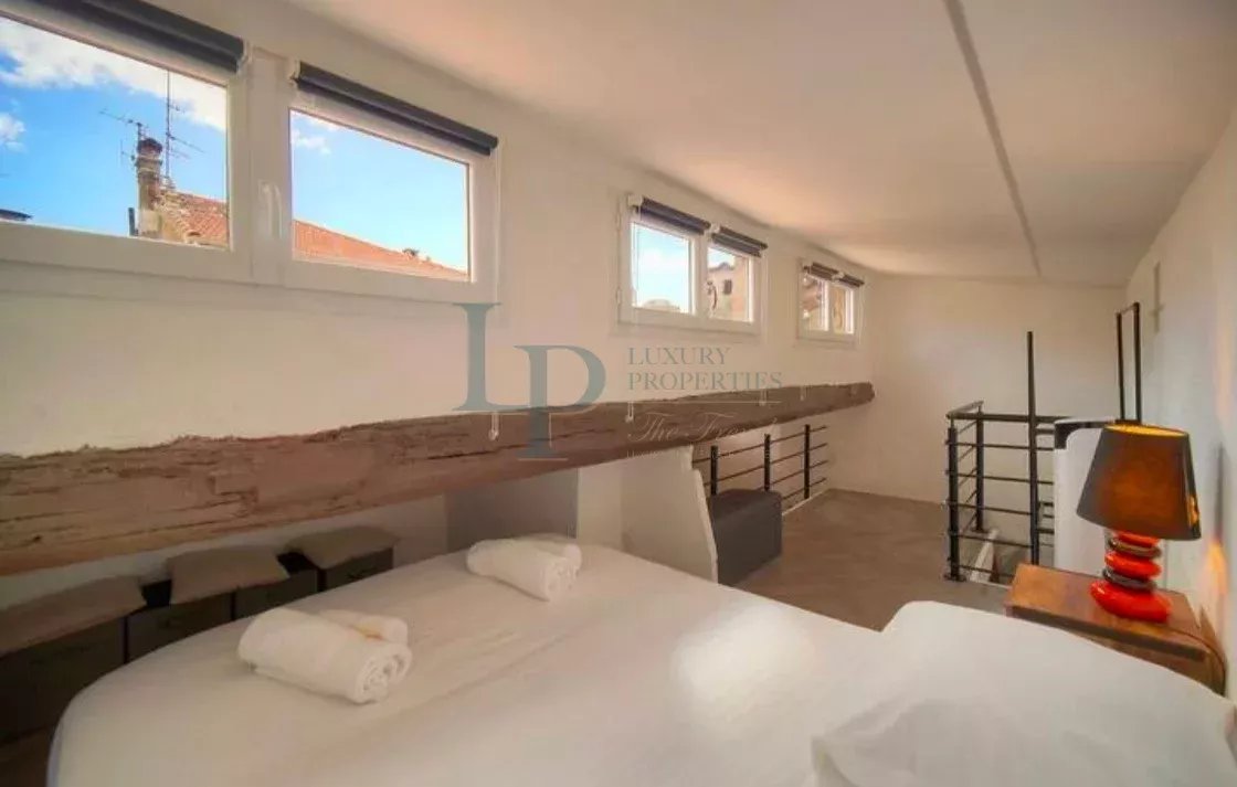 58760854dcd1c30eb72e795036f9ebc3_e786b8f4e0_1120-original-23659-0.jpg Appartement 3 pièces rénové au cœur du Suquet