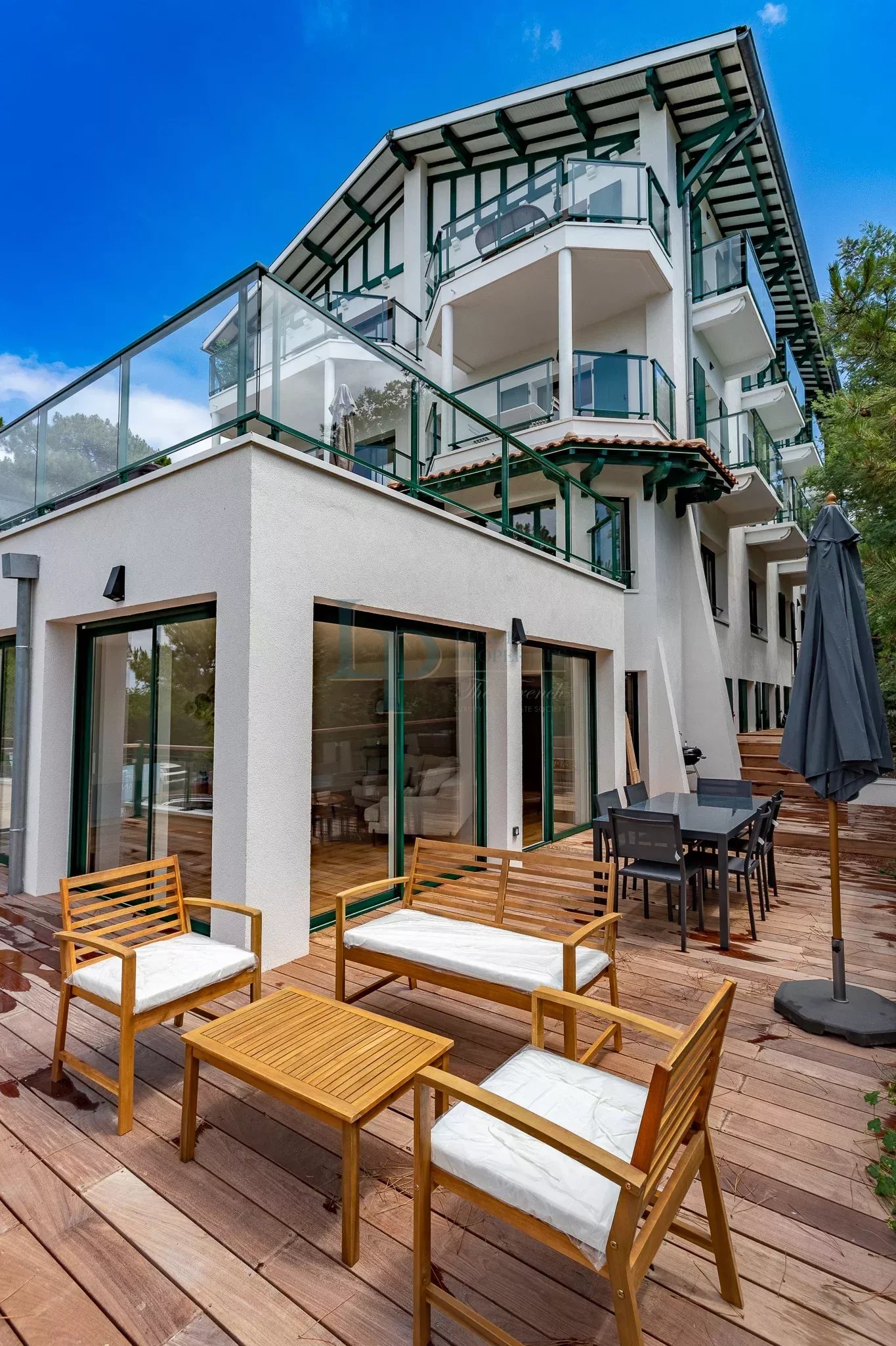 SPECIAL INVESTISSEMENT DE LUXE – APPARTEMENT 4 PIÈCES MEUBLÉ – 155 M² – VUE MER – PYLA-SUR-MER