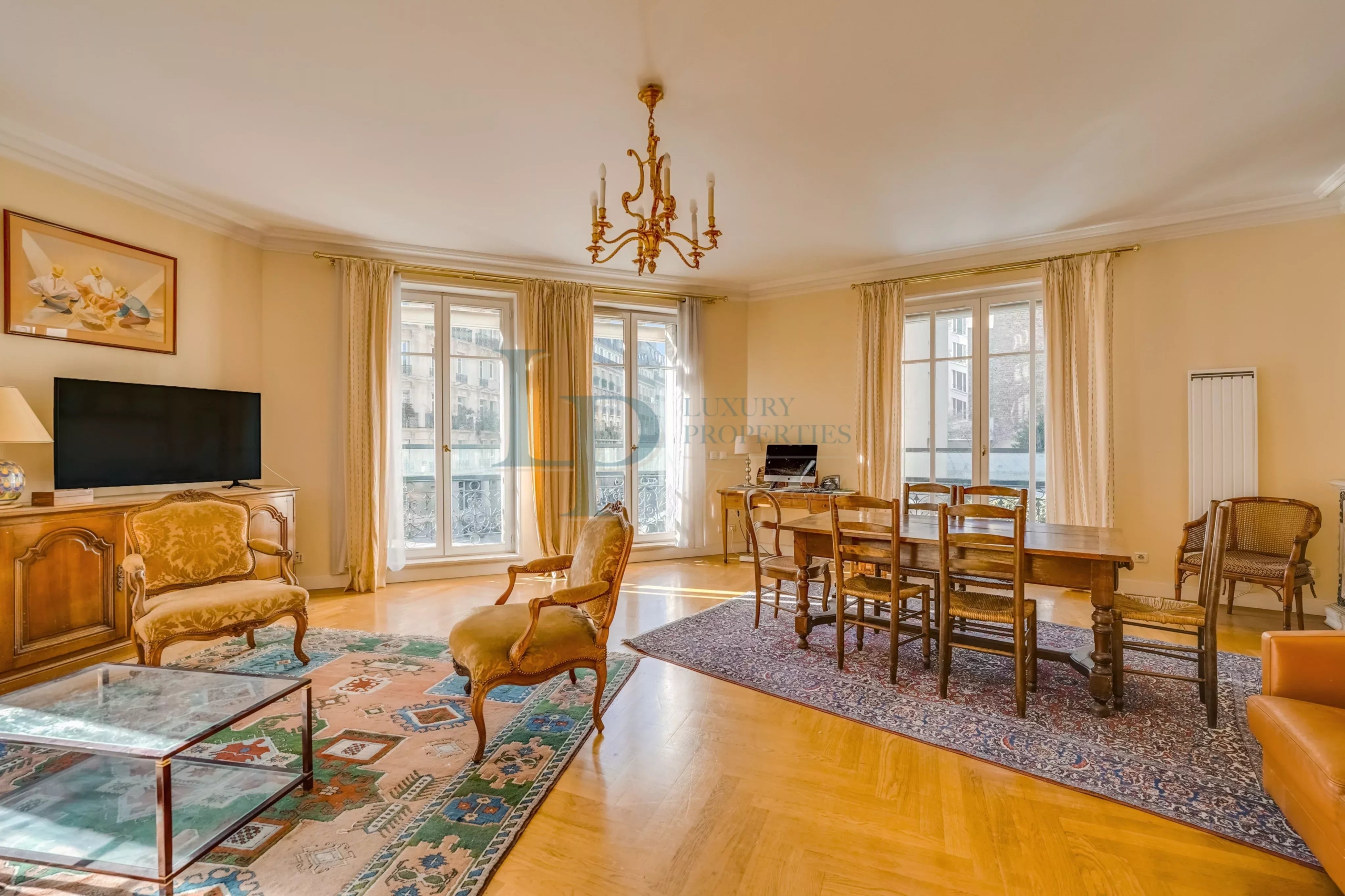 8a52426c9bc419d2bd4788a8959eff18_8e2a448534_4096-original-23167-0.jpg Exclusivité I Paris 17ème I Parc Monceau I Appartement 5 pièces I 120 m2 I 3 chambres I Plein Sud I Cave I Parking