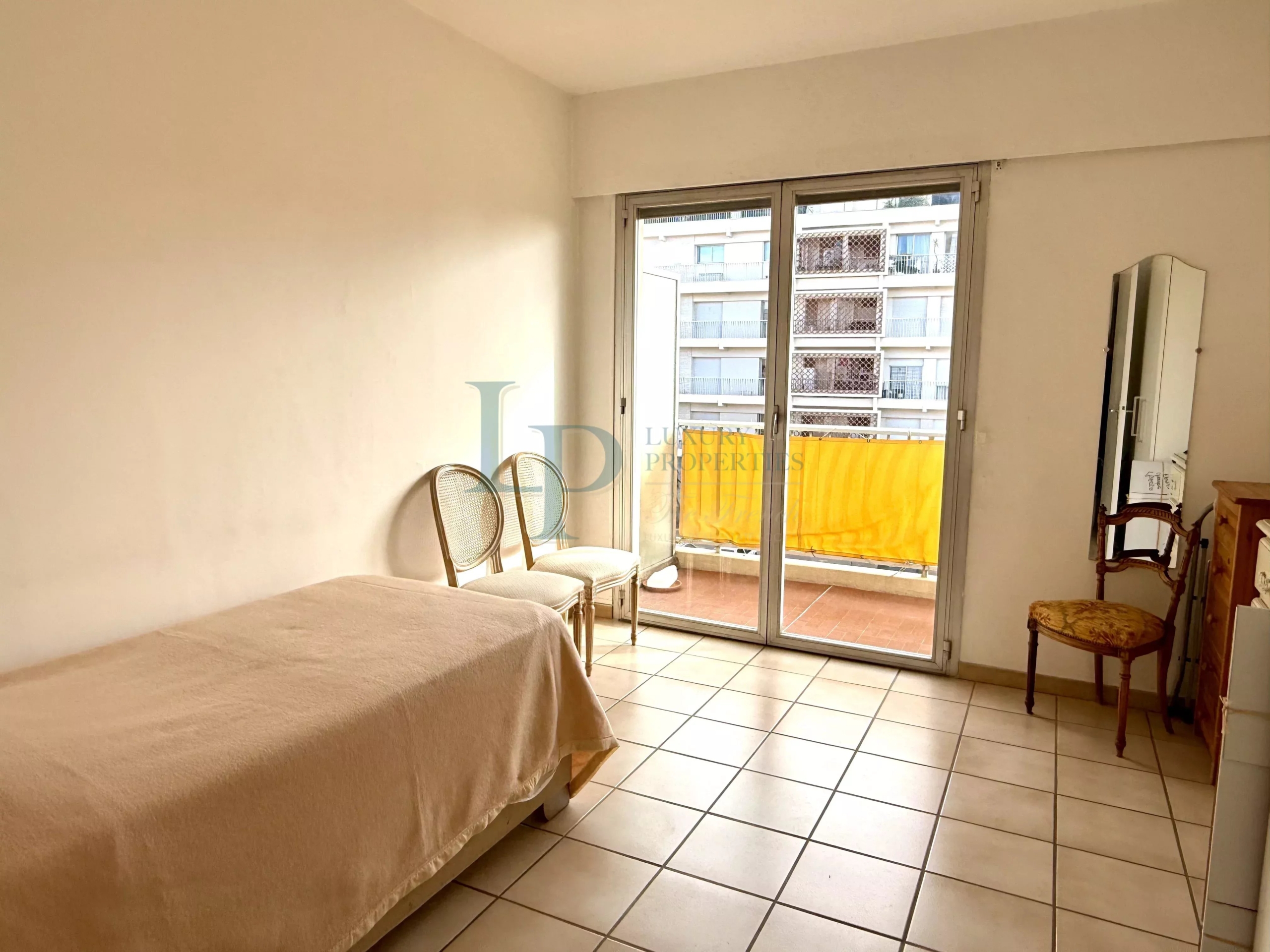 96f0c30b1b01d0d05c6568a598e27802_58914693dc_4032-original-23570-0.jpg Appartement lumineux à Antibes avec piscine et tennis