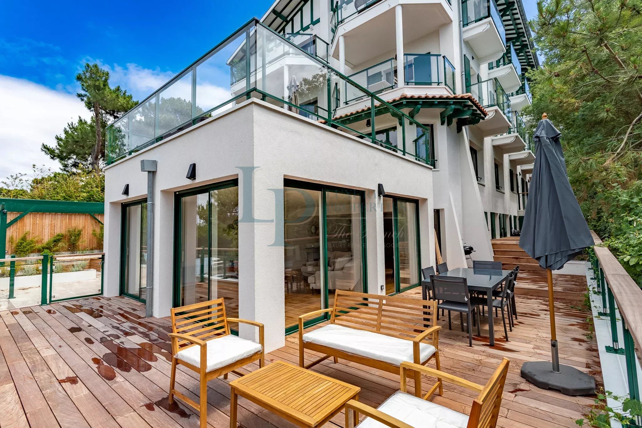 SPECIAL INVESTISSEMENT DE LUXE – APPARTEMENT 4 PIÈCES MEUBLÉ – 155 M² – VUE MER – PYLA-SUR-MER