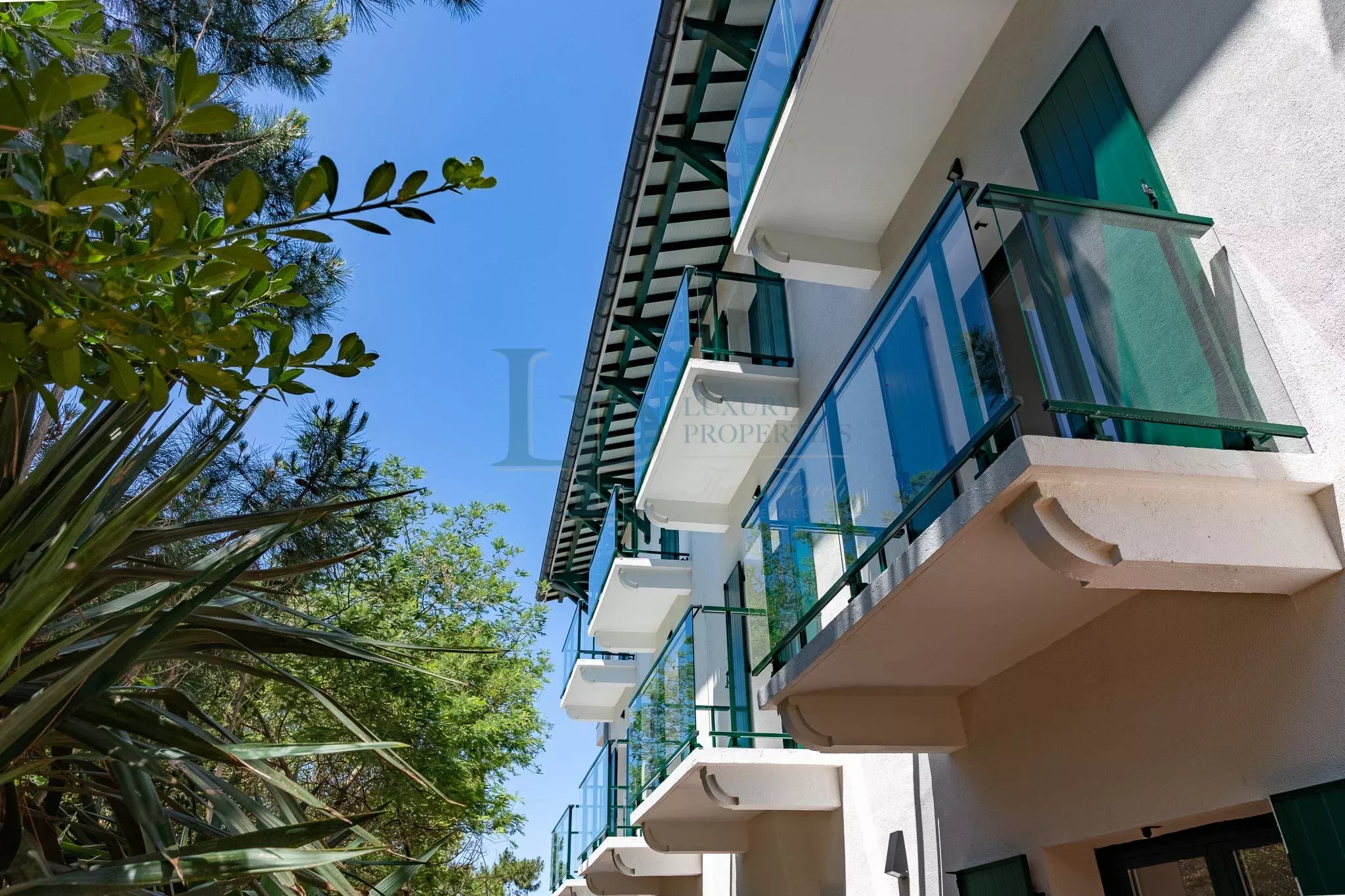 990cf9f5b4576cd22bc6ad04df2255aa_27c57e42ee_2048-original-20760-0.jpg APPARTEMENT 3 PIÈCES MEUBLÉ AVEC TERRASSE DE 91M²– LE PYLA-SUR-MER