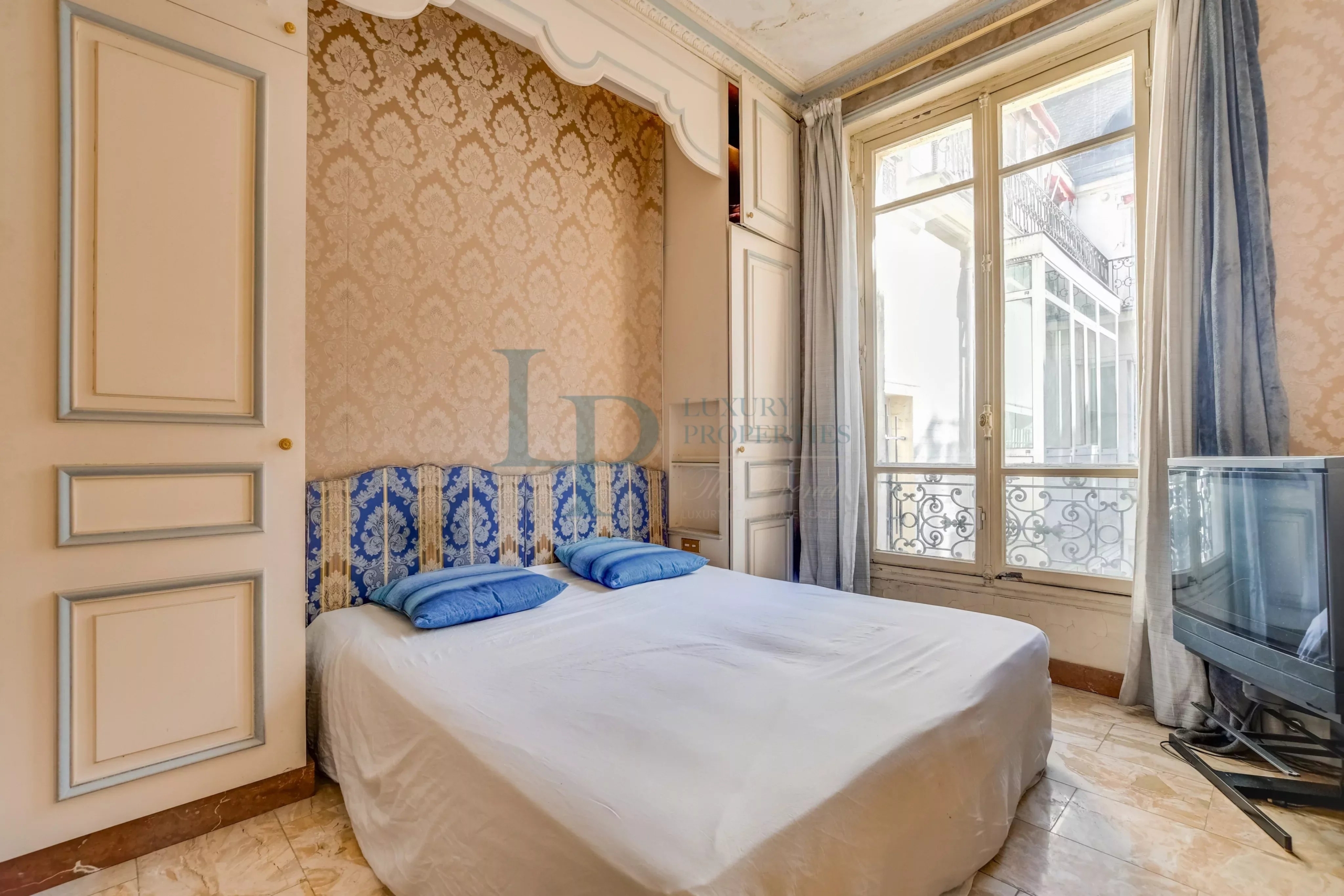 PARIS VIII – GOLDEN TRIANGLE | RECEPTION APARTMENT – 184 M²