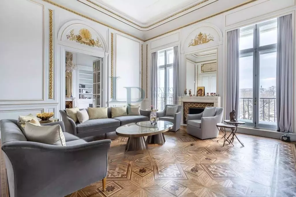 Appartement Haussmannien avec moulures à paris