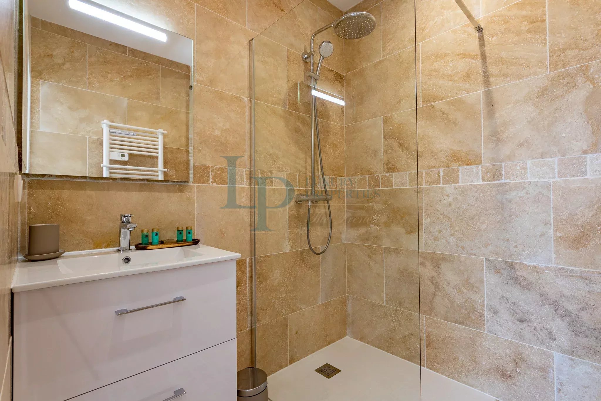 b7bbf047db39e216876b6b250b12aba0_56504bd1a9_2048-original-20724-0.jpg APPARTEMENT 3 PIÈCES MEUBLÉ AVEC BALCON – LE PYLA-SUR-MER