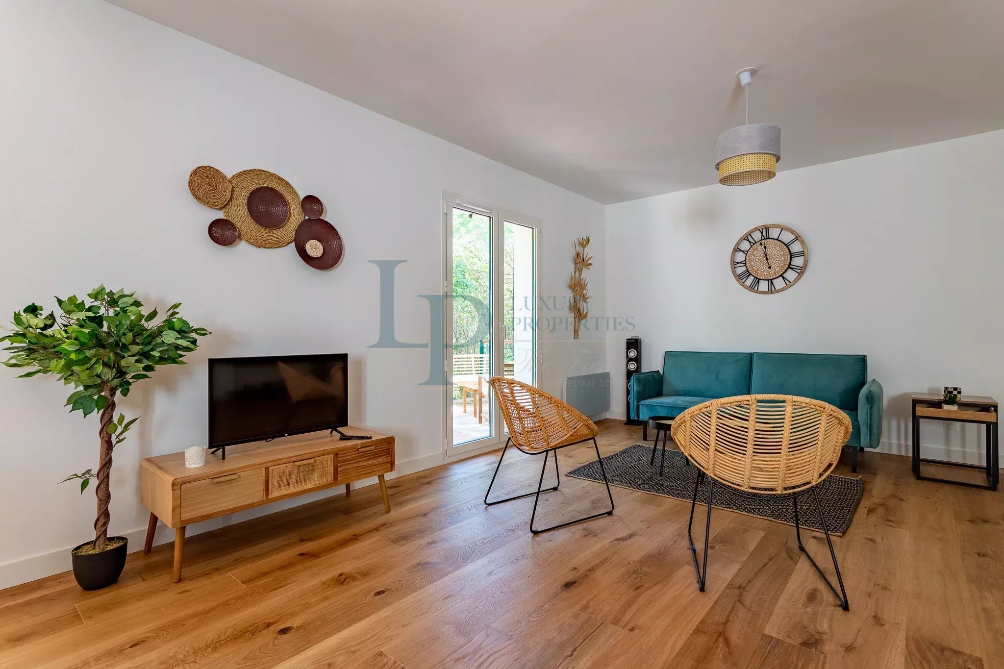 bed3a631f62f4a5bb79bd374909aabd7_a8dd1b6e6a_2048-original-20760-0.jpg APPARTEMENT 3 PIÈCES MEUBLÉ AVEC TERRASSE DE 91M²– LE PYLA-SUR-MER