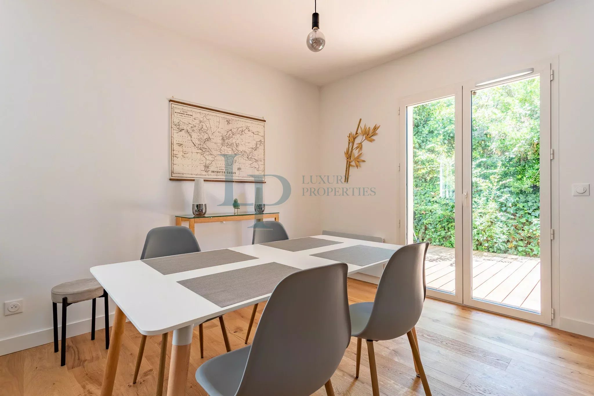 c6e5c2923a15c434a39165165507931c_e28b749ecc_2048-original-20760-0.jpg APPARTEMENT 3 PIÈCES MEUBLÉ AVEC TERRASSE DE 91M²– LE PYLA-SUR-MER