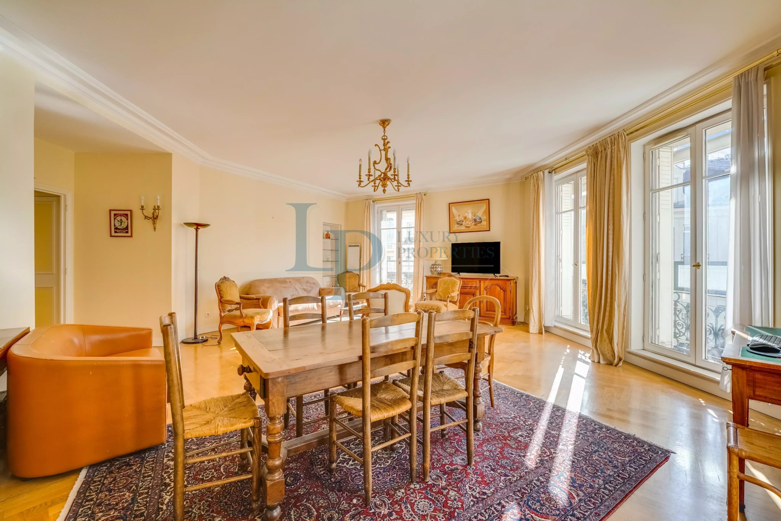 ce98f7aa7ad4ccf3ef2894c48b8266e5_38abe0d036_4096-original-23167-0.jpg Exclusivité I Paris 17ème I Parc Monceau I Appartement 5 pièces I 120 m2 I 3 chambres I Plein Sud I Cave I Parking