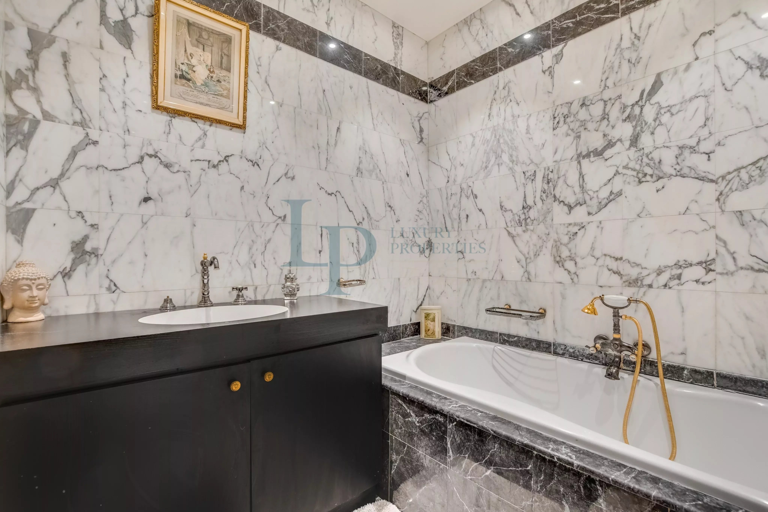 PARIS VIII – GOLDEN TRIANGLE | RECEPTION APARTMENT – 184 M²