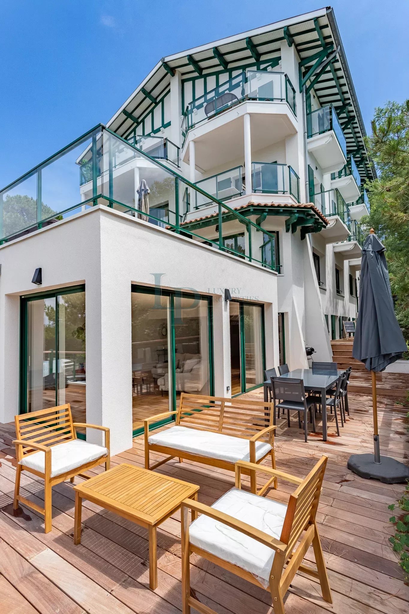 SPECIAL INVESTISSEMENT DE LUXE – APPARTEMENT 4 PIÈCES MEUBLÉ – 155 M² – VUE MER – PYLA-SUR-MER