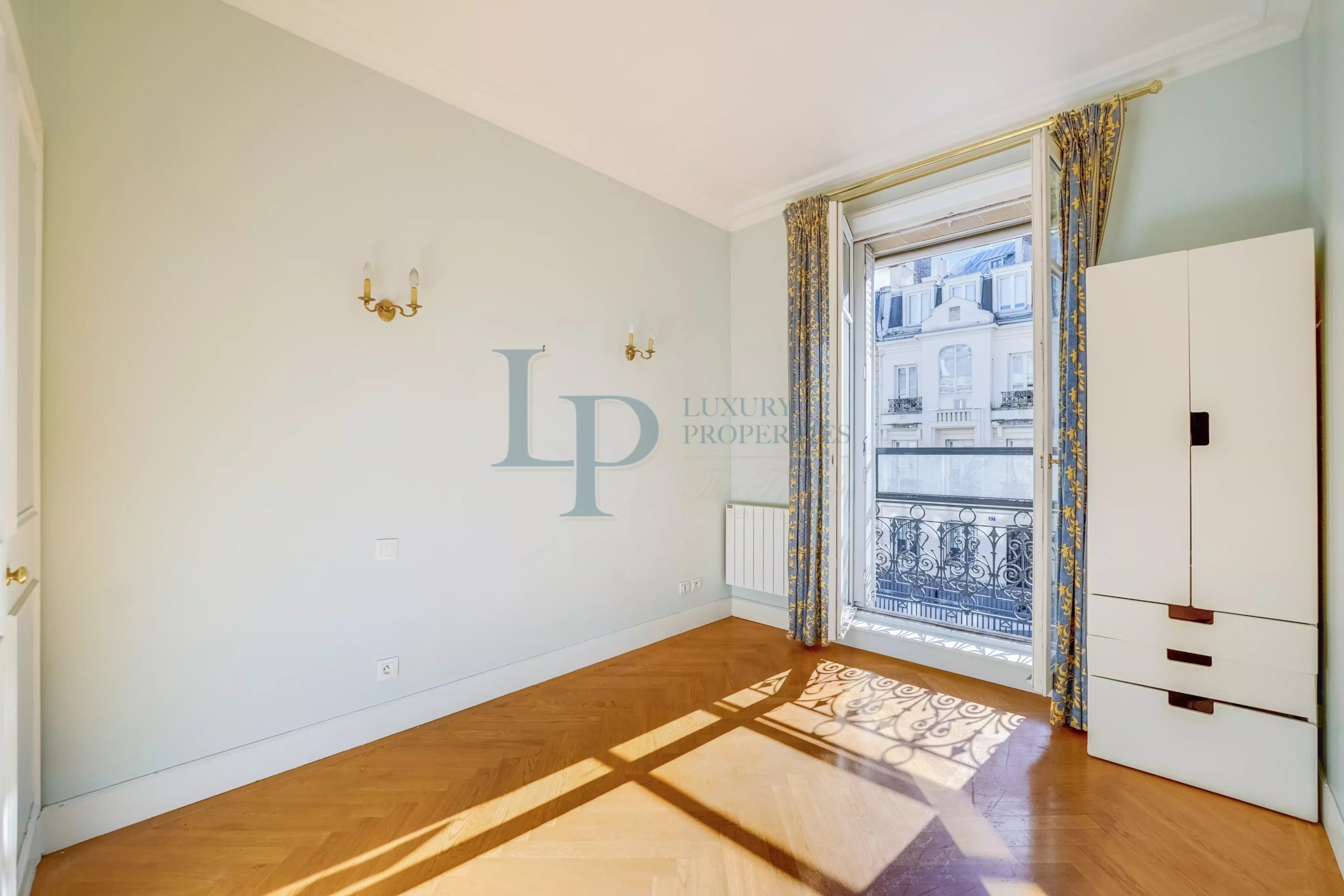 fa96aa7d6d0184620729f7c4f0dd8bab_403e378c22_4096-original-23167-0.jpg Exclusivité I Paris 17ème I Parc Monceau I Appartement 5 pièces I 120 m2 I 3 chambres I Plein Sud I Cave I Parking