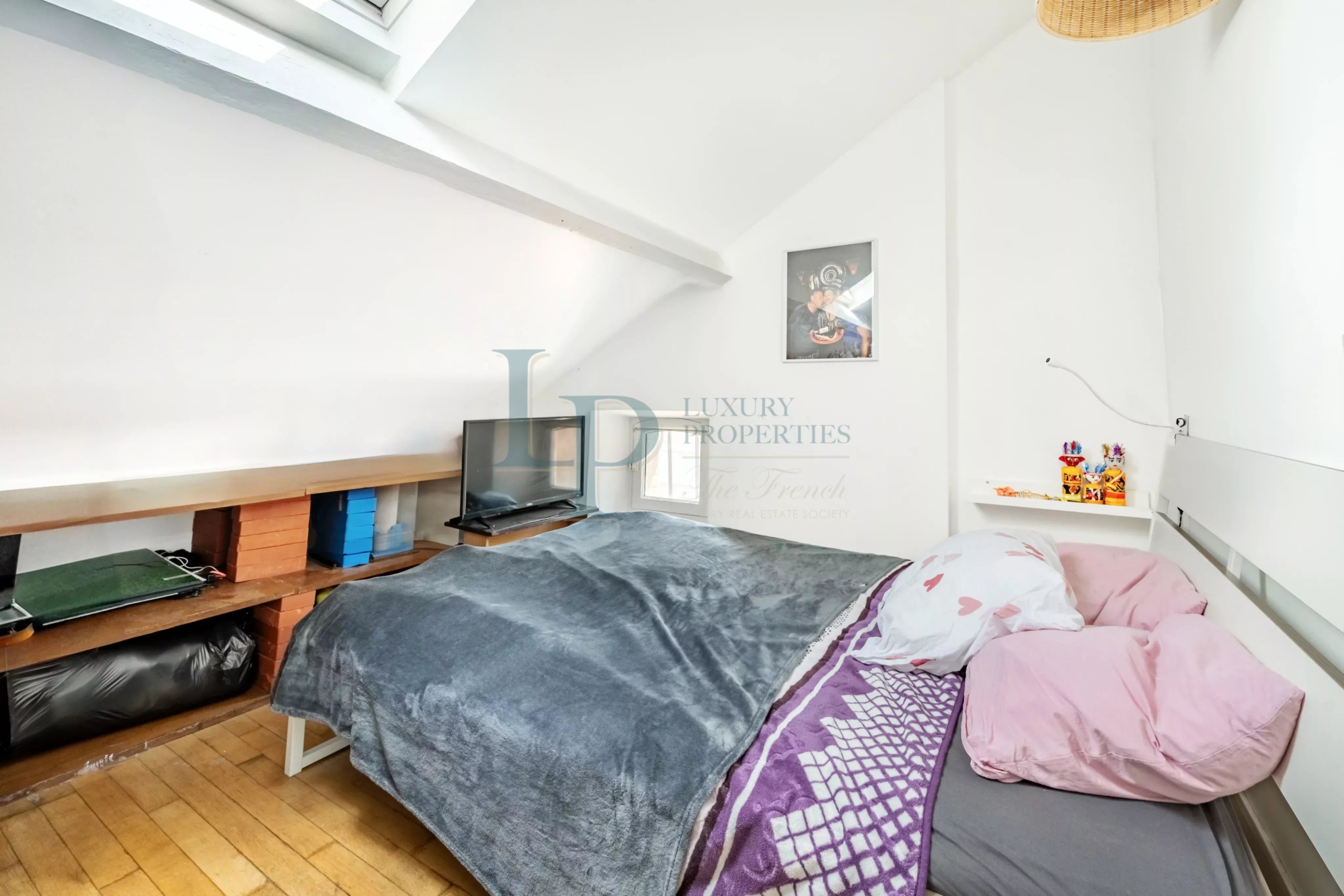 26da3b6bc20e22b094ad9b88e2377465_89c1a8ecc1_4096-original-23744-0.jpg Pavillon familial ou projet d’investissement – 251.52 m² avec parcelle d’angle de 305 m² – jusqu’à 8 chambres – Jardin & potentiel constructible – Ivry-sur-Seine