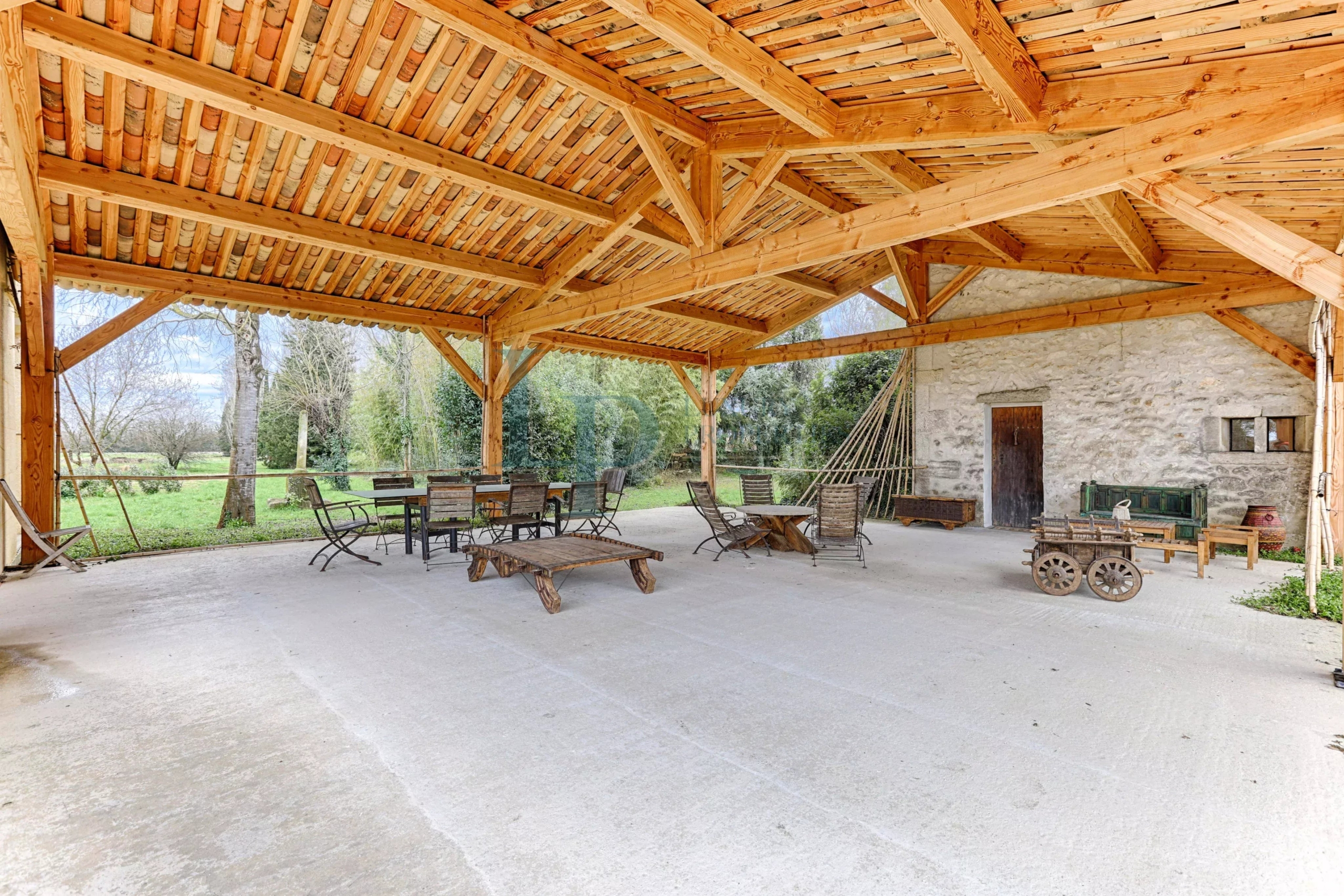 3d8d48f4ce98987db54ea52aaa27374c_b251dcb8be_4096-original-24121-0.jpg Domaine d’Exception & Mas Provençal au cœur des Alpilles – 5 Ha – Architecture authentique et 100 % naturelle – Piscine / Solarium / Dépendances – Potentiel Unique – Saint-Rémy-de-Provence