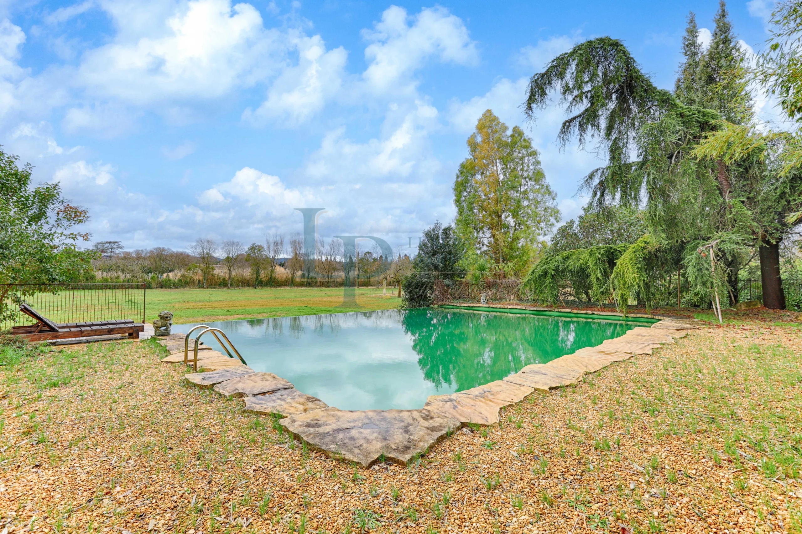 41f8f1d56a93bc1c0959ab40133868e6_92859eeeb2_4096-original-24121-0.jpg Domaine d’Exception & Mas Provençal au cœur des Alpilles – 5 Ha – Architecture authentique et 100 % naturelle – Piscine / Solarium / Dépendances – Potentiel Unique – Saint-Rémy-de-Provence