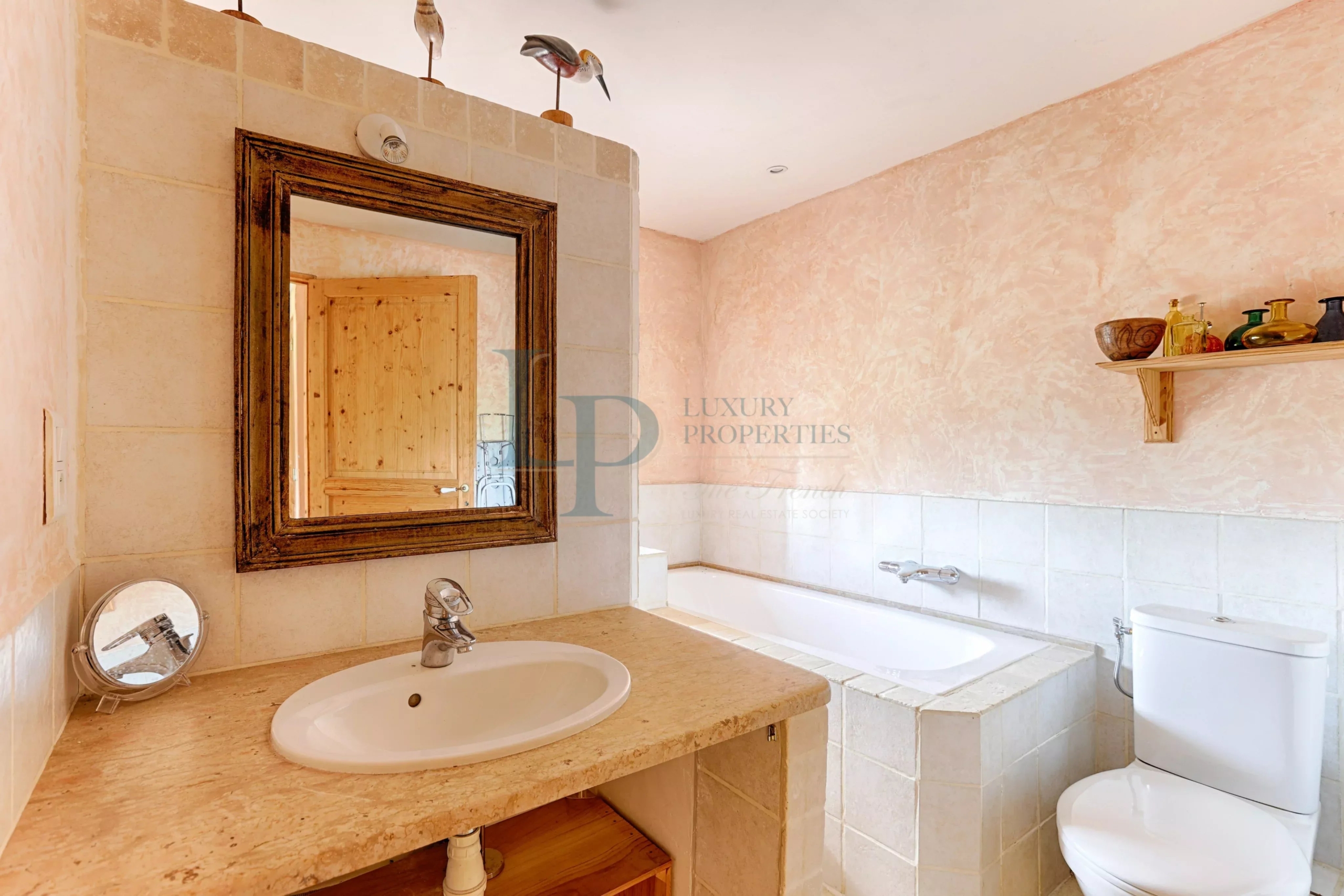 4605bdfaa4383e01a5e71d7738b3843b_acfb2fdd00_4096-original-24121-0.jpg Domaine d’Exception & Mas Provençal au cœur des Alpilles – 5 Ha – Architecture authentique et 100 % naturelle – Piscine / Solarium / Dépendances – Potentiel Unique – Saint-Rémy-de-Provence