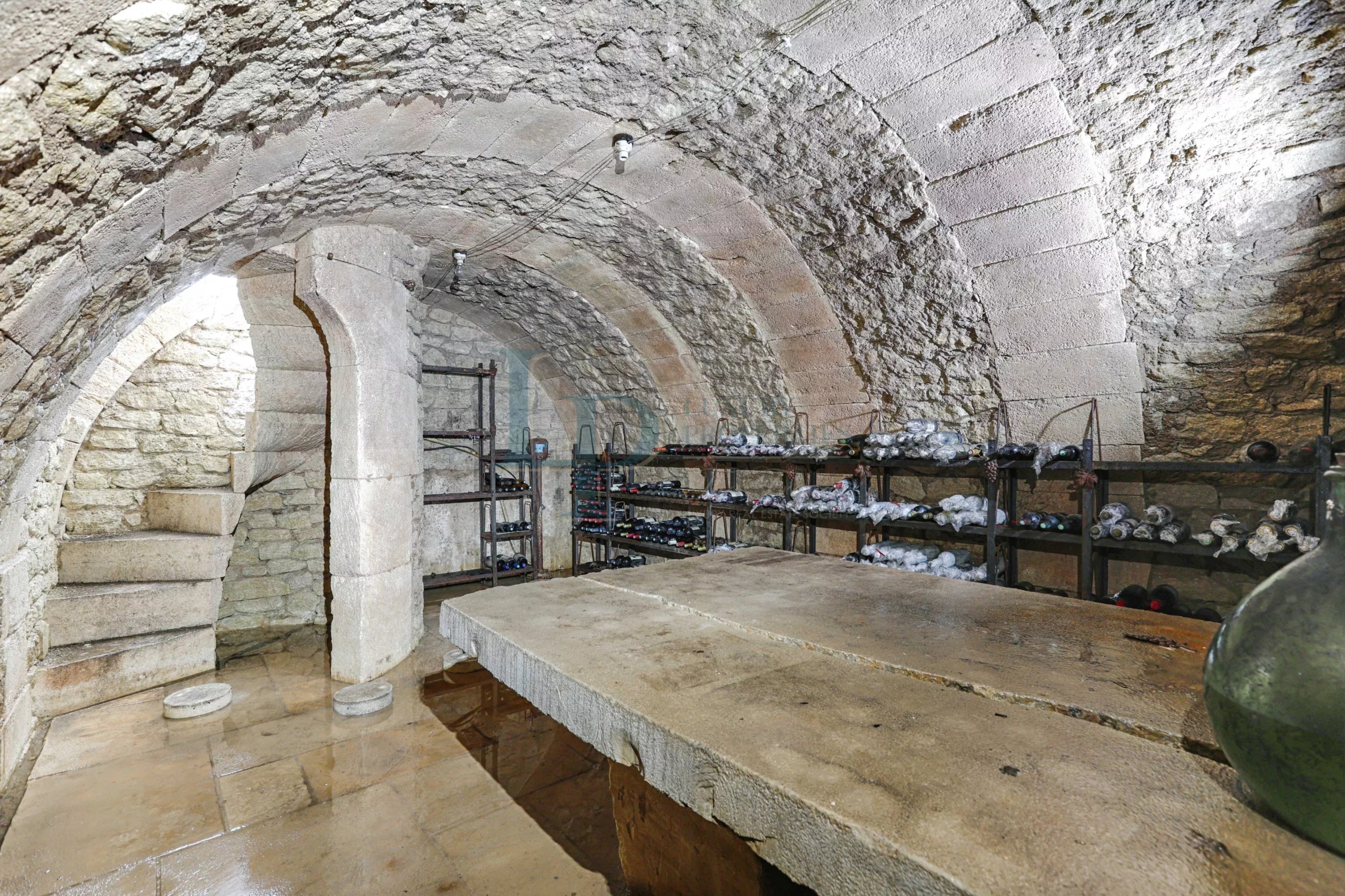 4626247c553068ca5b503e026dbf05d2_162b04843a_4096-original-24121-0.jpg Domaine d’Exception & Mas Provençal au cœur des Alpilles – 5 Ha – Architecture authentique et 100 % naturelle – Piscine / Solarium / Dépendances – Potentiel Unique – Saint-Rémy-de-Provence