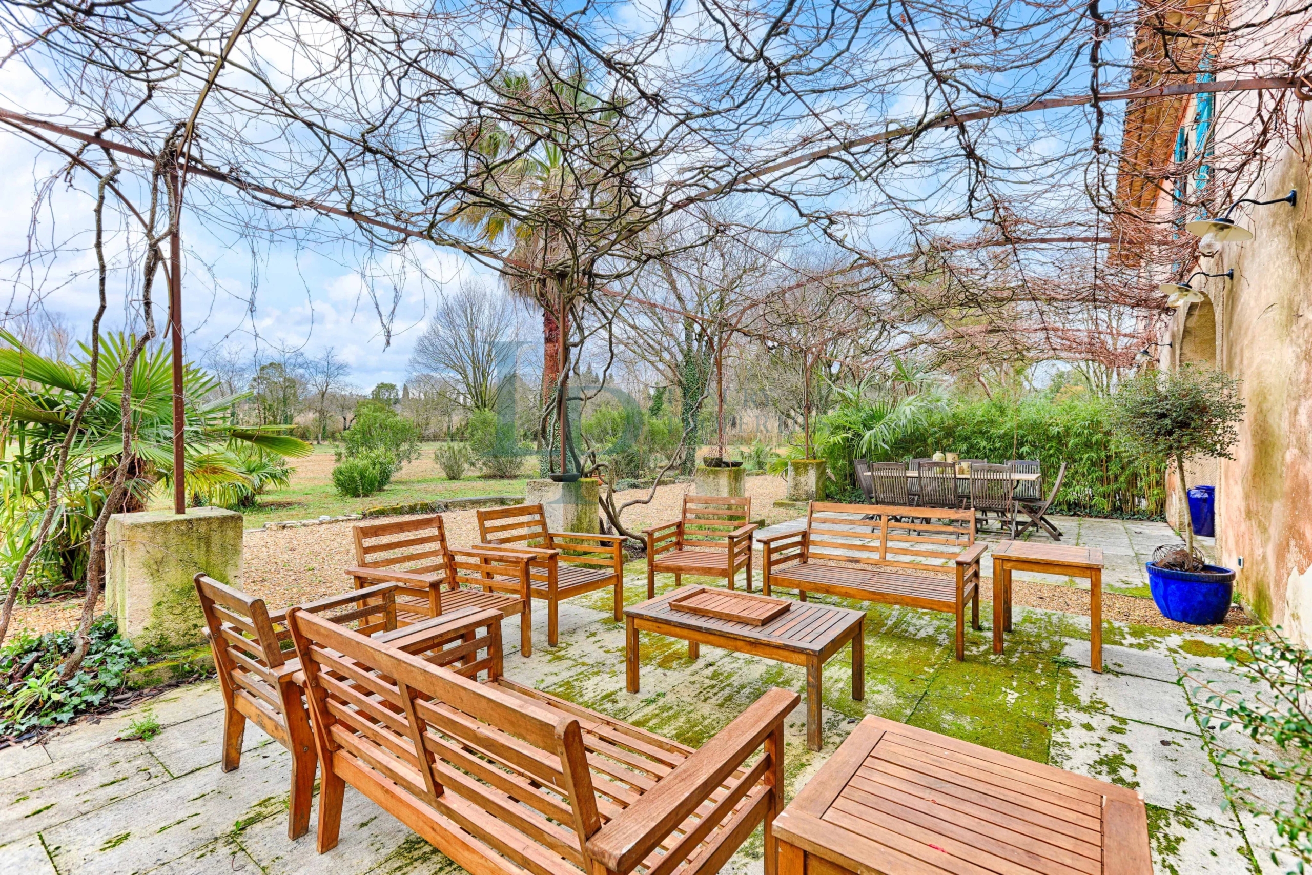 72def6fdaff2c70a71a39254d7d474cf_dfe0137985_4096-original-24121-0.jpg Domaine d’Exception & Mas Provençal au cœur des Alpilles – 5 Ha – Architecture authentique et 100 % naturelle – Piscine / Solarium / Dépendances – Potentiel Unique – Saint-Rémy-de-Provence