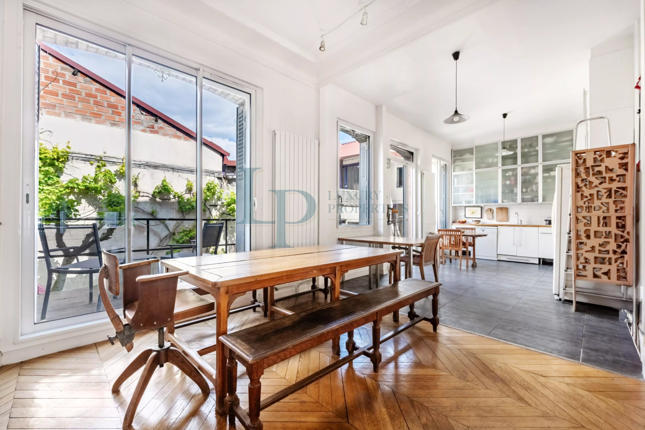 a293d6125dfcf86948f24474ee9538b6_c34a30ecbc_4096-original-23744-0.jpg Pavillon familial ou projet d’investissement – 251.52 m² avec parcelle d’angle de 305 m² – jusqu’à 8 chambres – Jardin & potentiel constructible – Ivry-sur-Seine