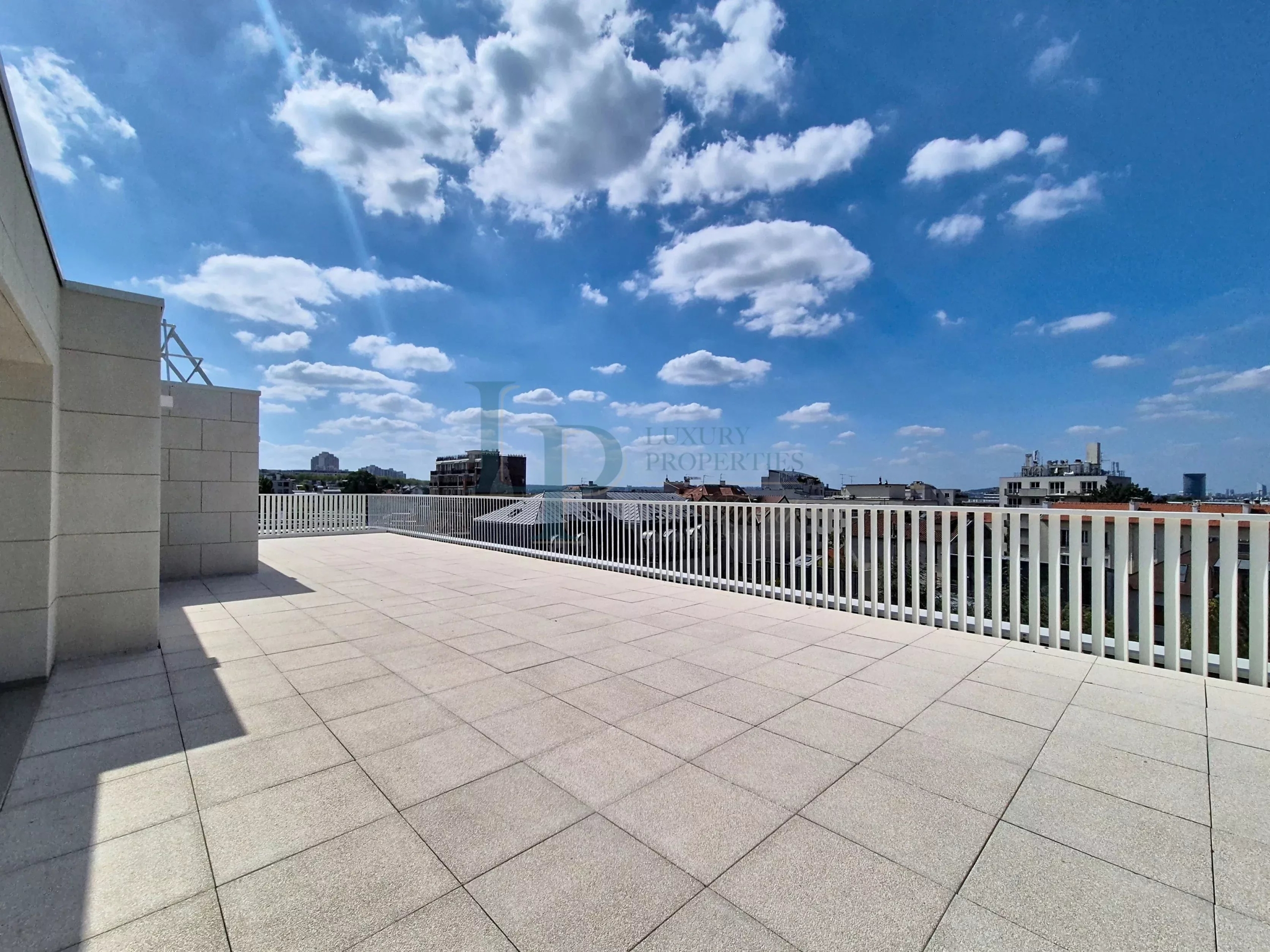 d169fa4b825df52b9247fc5f33d7d336_b1ec2e9d73_3344-original-22832-0.jpg RÉSIDENCE CARRÉ DES ARTS · ISSY-LES-MOULINEAUX – Duplex d’exception