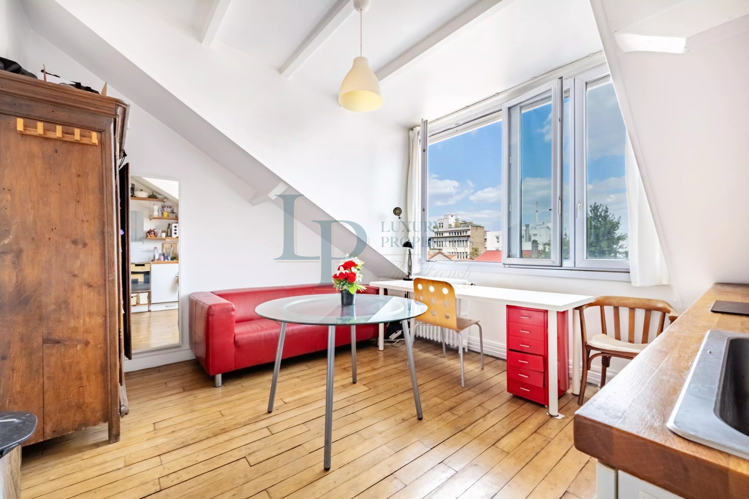 d89b03ade95b2285c8ebbac7adfe6d8d_0902390490_4096-original-23744-0.jpg Pavillon familial ou projet d’investissement – 251.52 m² avec parcelle d’angle de 305 m² – jusqu’à 8 chambres – Jardin & potentiel constructible – Ivry-sur-Seine