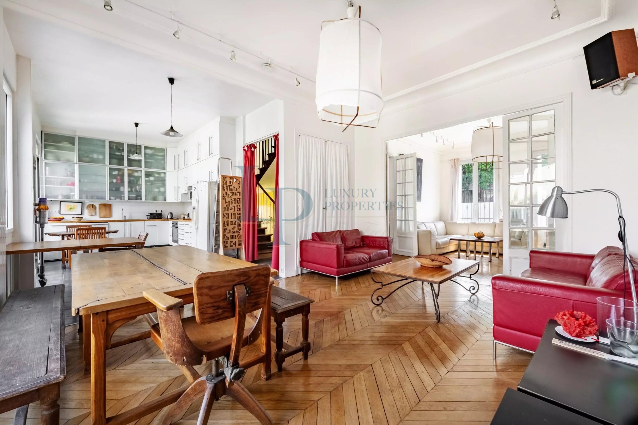 e13fc3b2884f706792b2a249445d61df_a44c757baf_4096-original-23744-0.jpg Pavillon familial ou projet d’investissement – 251.52 m² avec parcelle d’angle de 305 m² – jusqu’à 8 chambres – Jardin & potentiel constructible – Ivry-sur-Seine