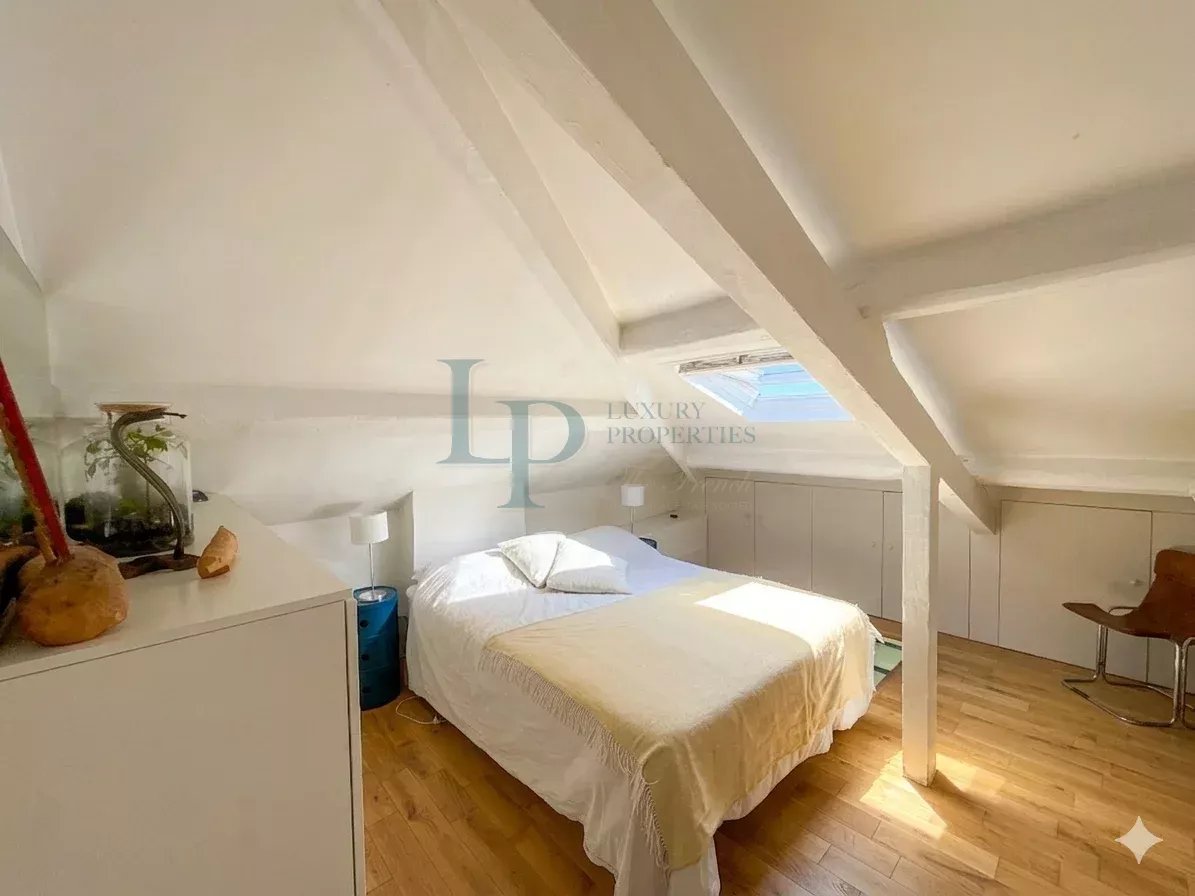 028f7fb6aa53ddc9490d00f37f125df2_f6ddd41fdf_1195-original-24894-0.jpg Paris VI/Rue de Sèvres – Duplex d’exception – Dernier étage