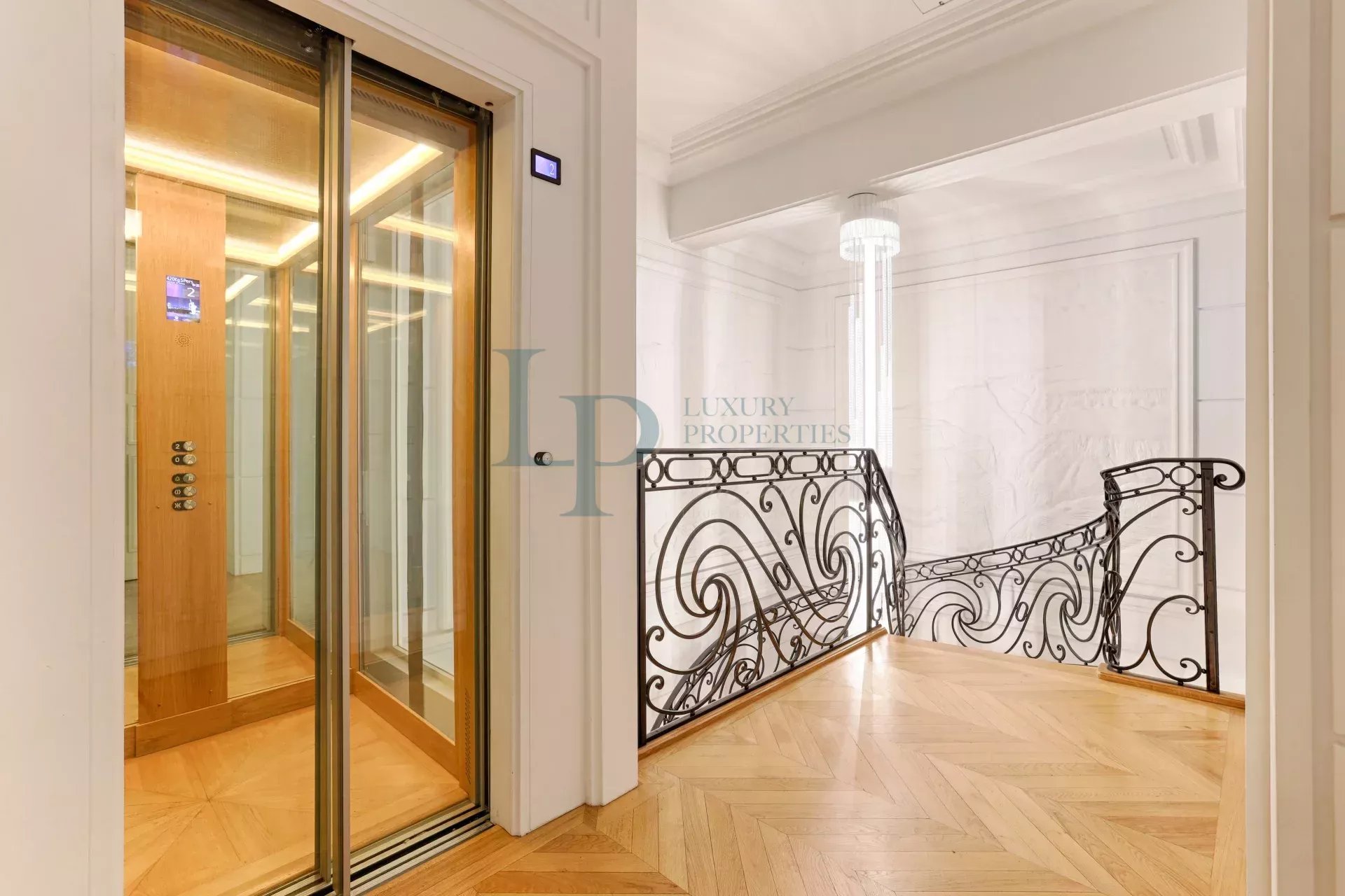 Luxurious Parisian Apartment with Modern Amenities