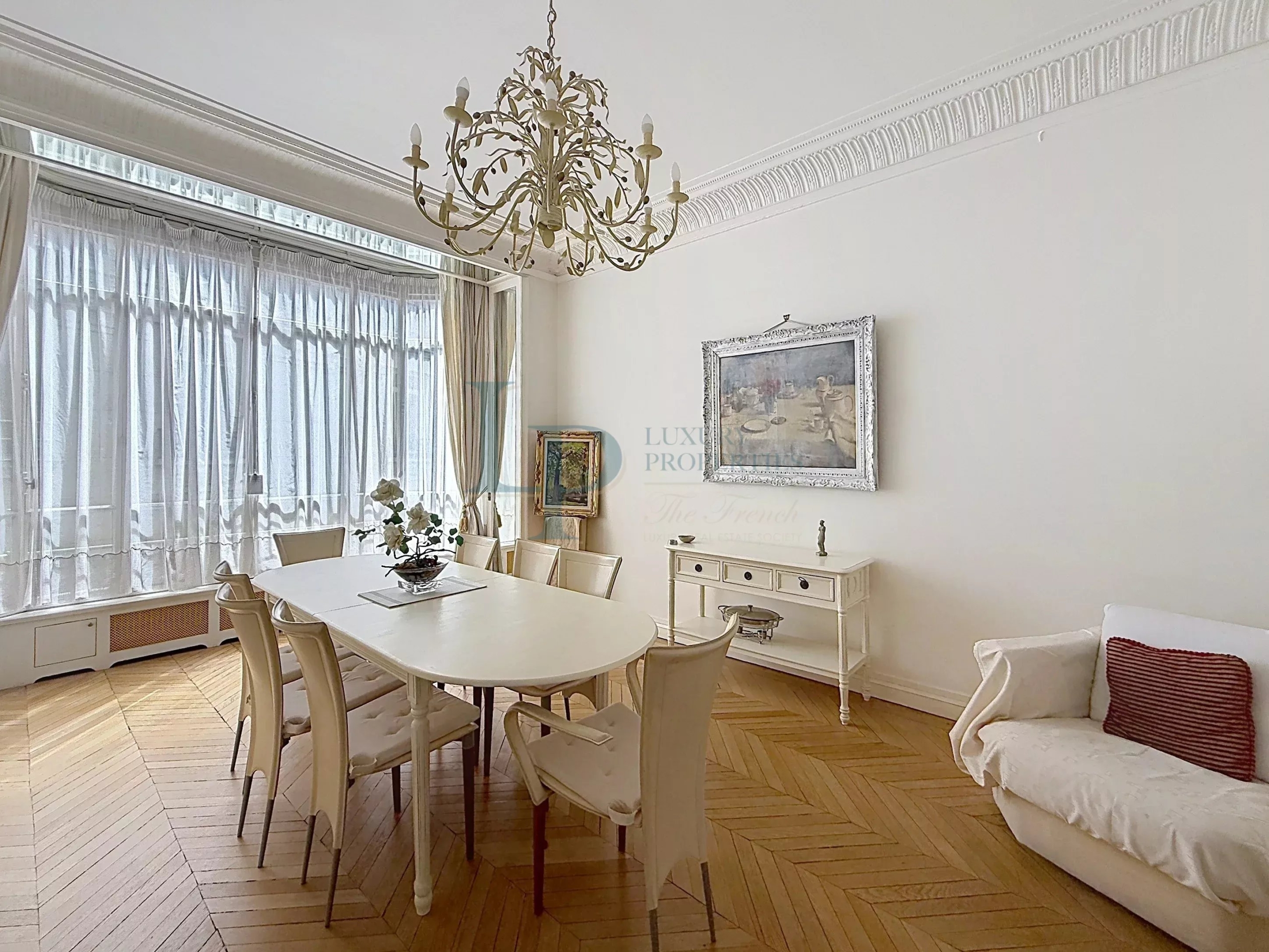 EXCLUSIVITY – PARIS VIII – 6-ROOM APARTMENT – 3/4 BEDROOMS –