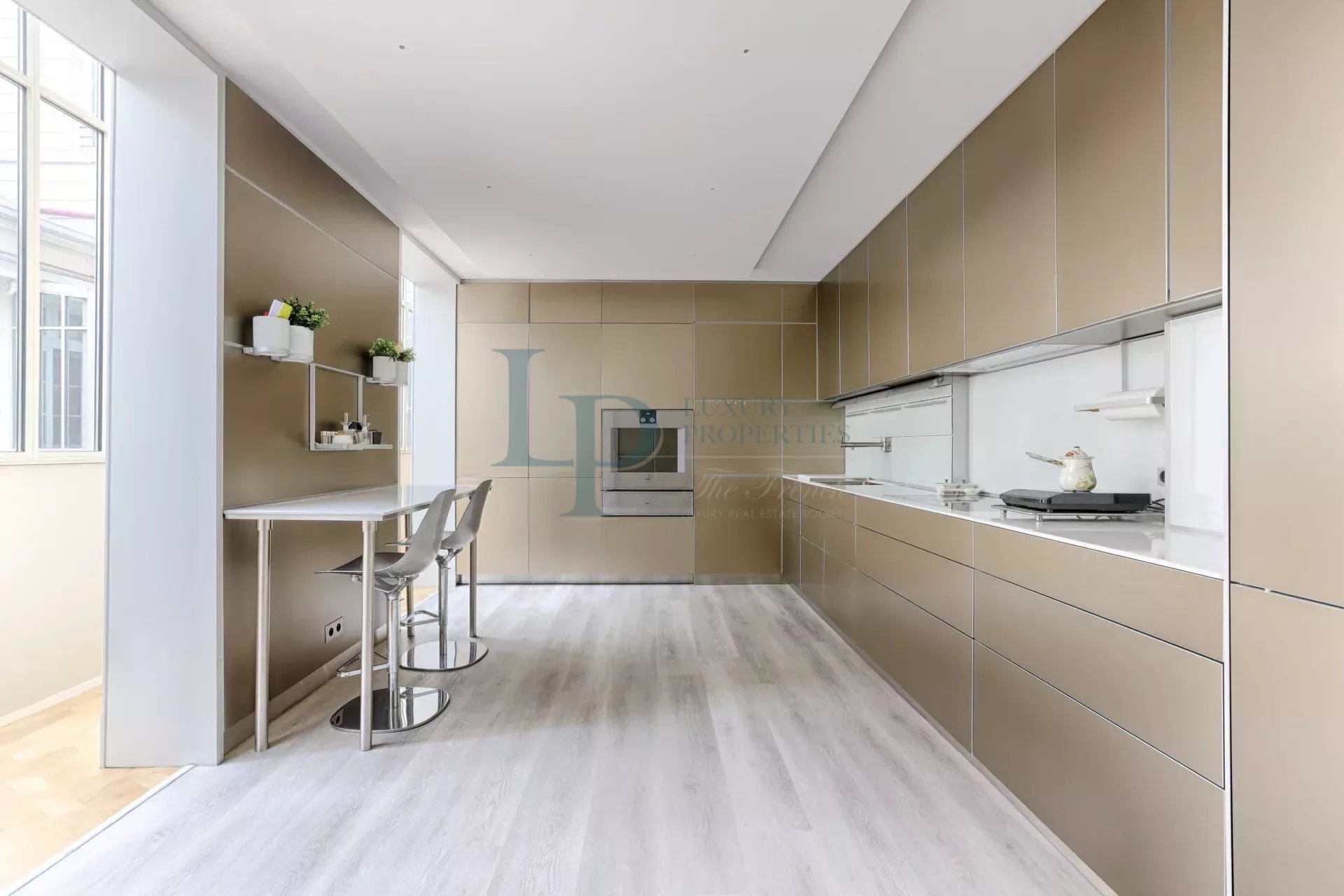 Luxurious Parisian Apartment with Modern Amenities