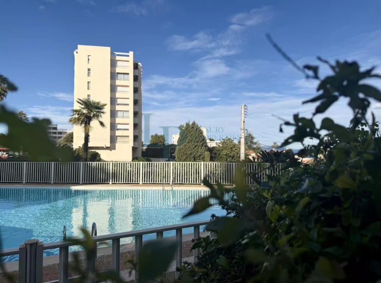 Appartement lumineux à Antibes avec piscine et tennis