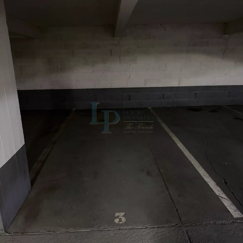 Parking / box Paris 8ème