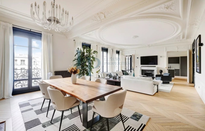 Sublime architect-designed apartment near the Arc de Triomphe