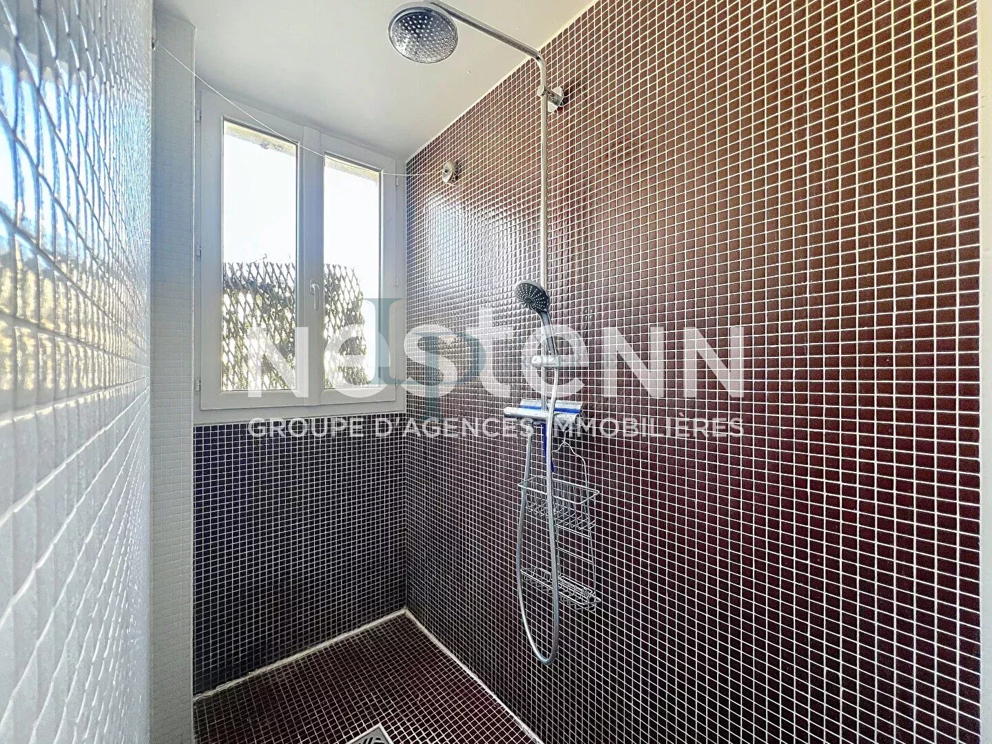 15337f7c2ebf1075fcfd338b3d1e1ce2_b58d4a624d_1440-original-22974-0.jpg Exclusivité LUXURY PROPERTIES – Kléber / Boissière – Studio / 2 pièces – Étage élevé – Balcon filant – Vue dégagée – Lumineux – Cave