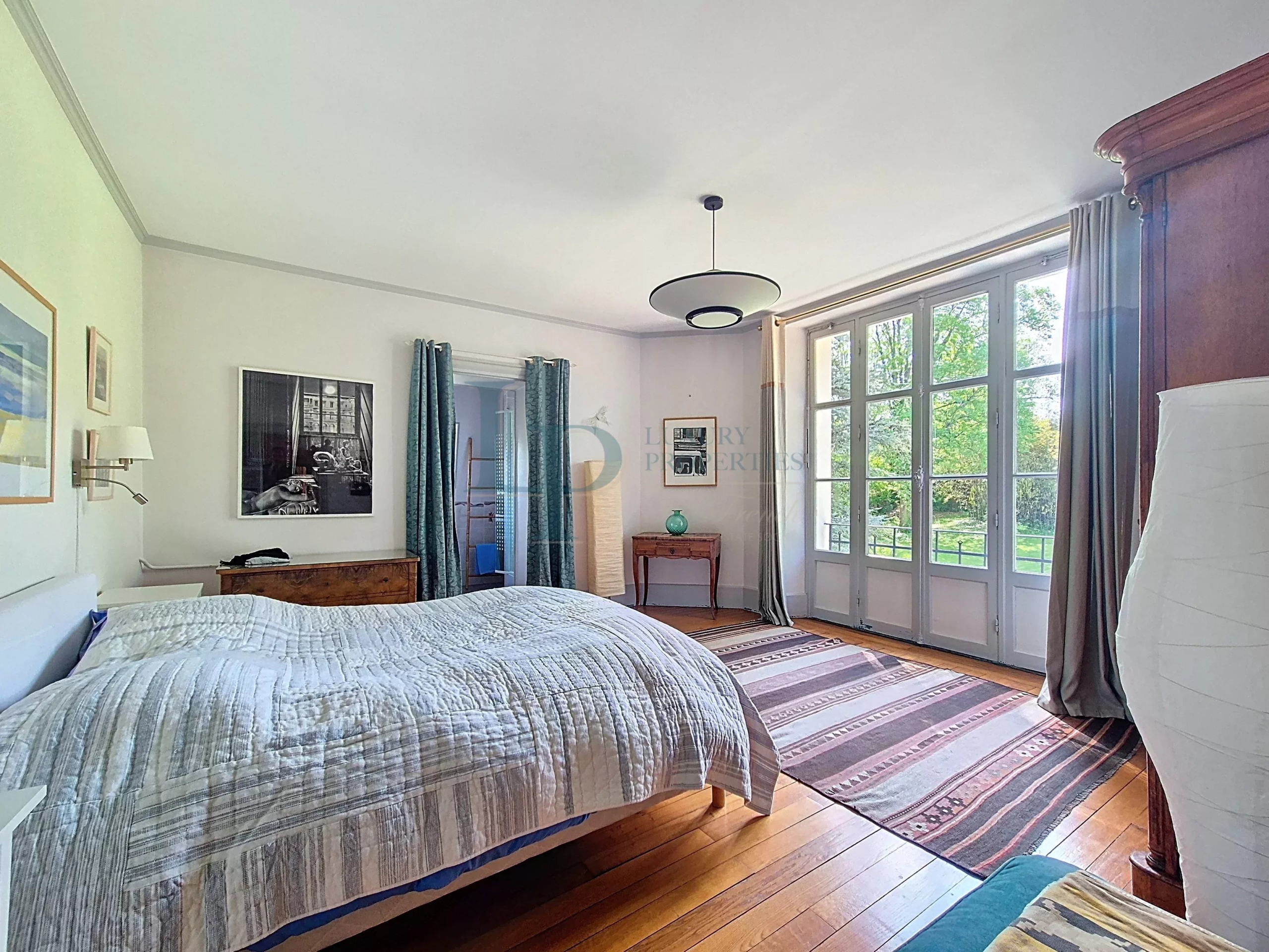 Property “Affolante” Historic Near Paris Gates