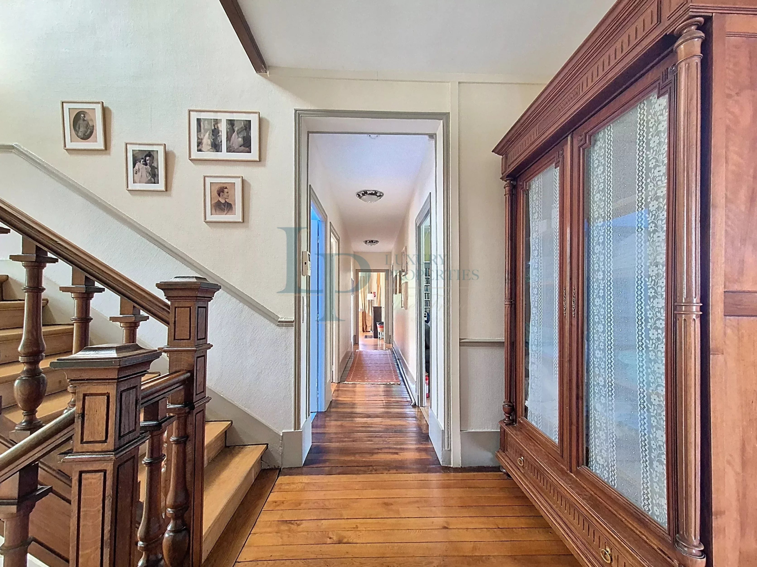 Property “Affolante” Historic Near Paris Gates
