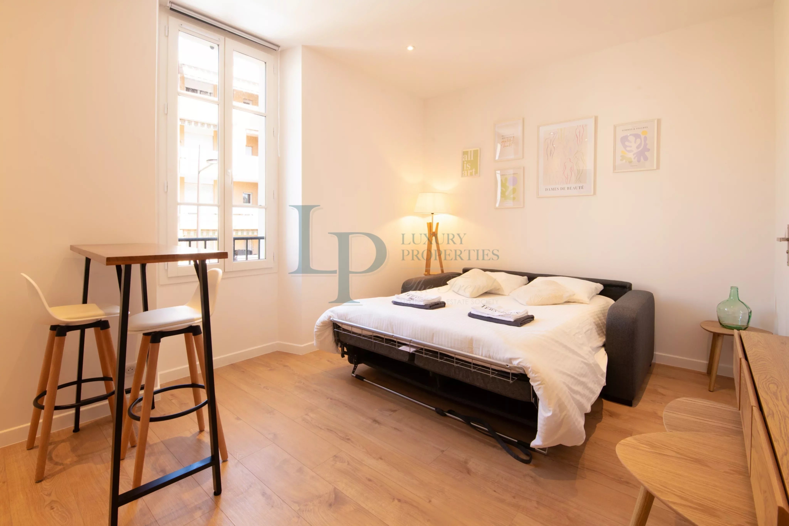 2a2facf8a00761c82bde7938a0ce0342_21ec52d280_4096-original-20964-0.jpg IDÉAL INVESTISSEUR – IMMEUBLE MEUBLÉ À FORT RENDEMENT AU CŒUR DE SAINTE-MAXIME